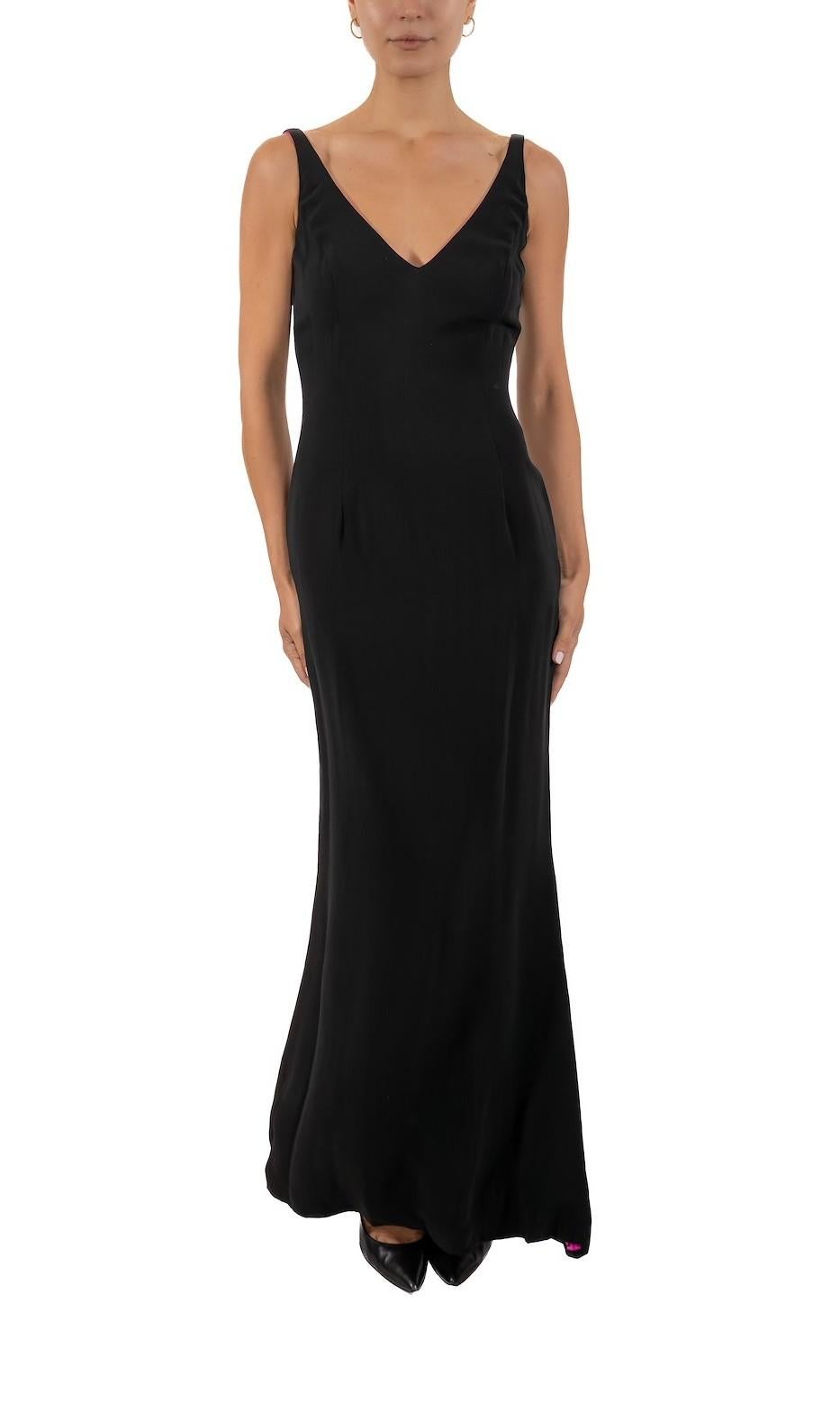 1990S - Robe de mannequin en soie minimaliste noire, entièrement doublée en rose shocking en vente 3