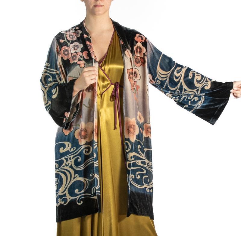 1990S Black & Pink Chinese Rayon Silk Burnout Velvet Robe For Sale 2