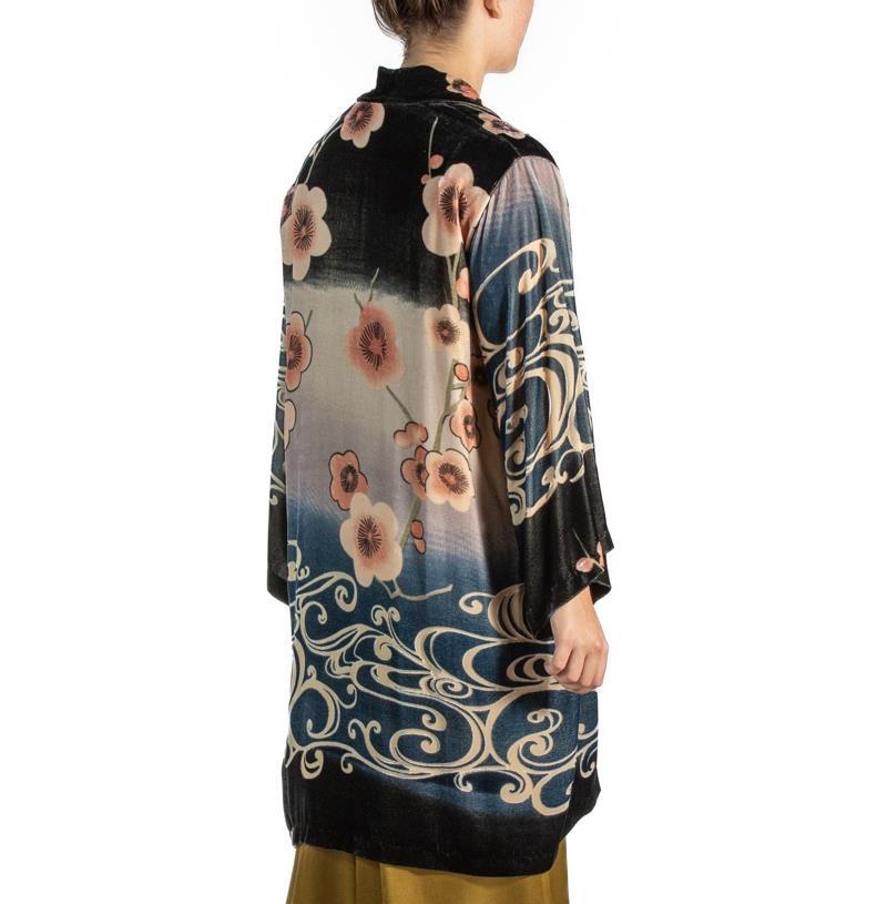 1990S Black & Pink Chinese Rayon Silk Burnout Velvet Robe For Sale 3