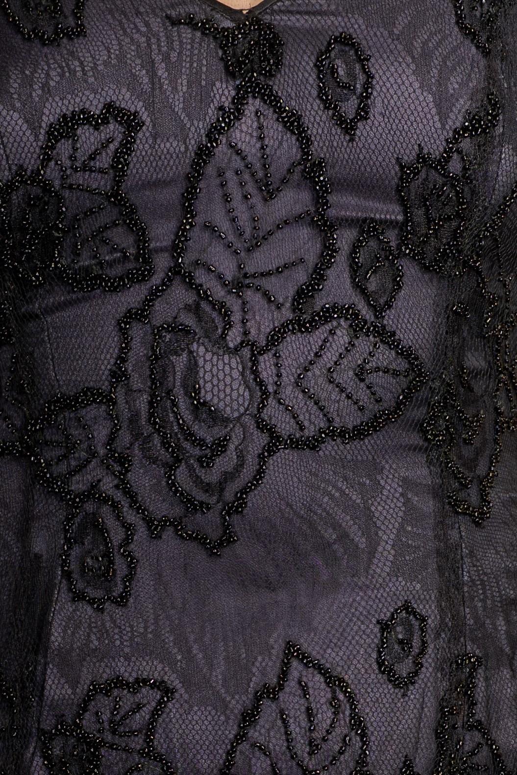 Abito con perline in pizzo Chantilly in Rayon e seta nera e viola degli anni '90 in vendita 4