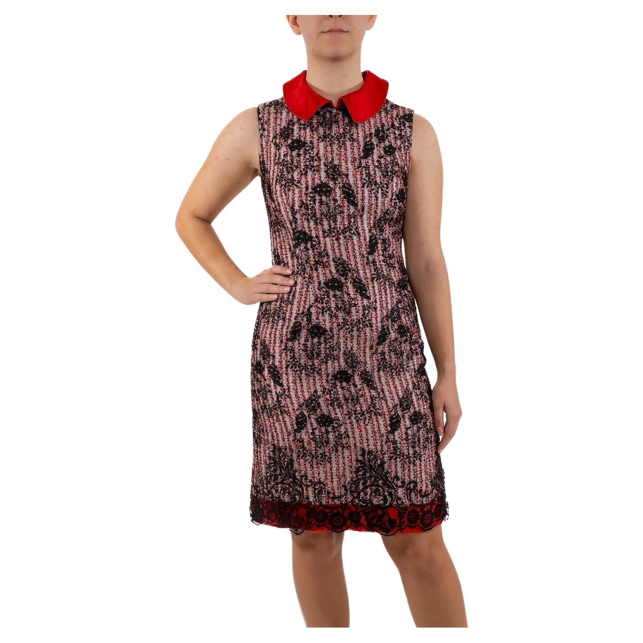 1990S Schwarz & Rot Chantilly Spitze über Wollkleid mit Seidenkragen im Angebot