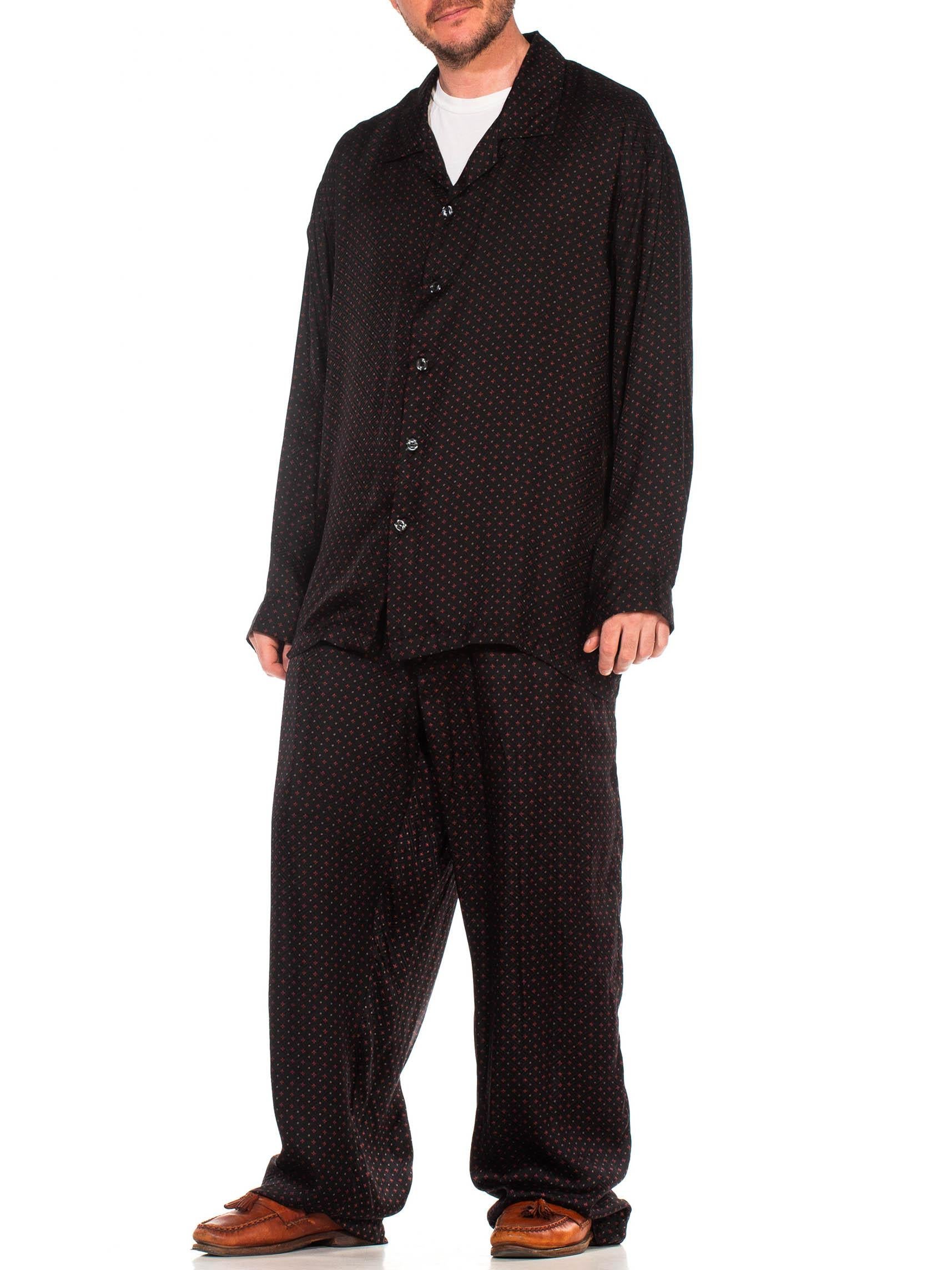 1990S Black & Red Silk Jacquard Men's Pajamas In Excellent Condition In New York, NY