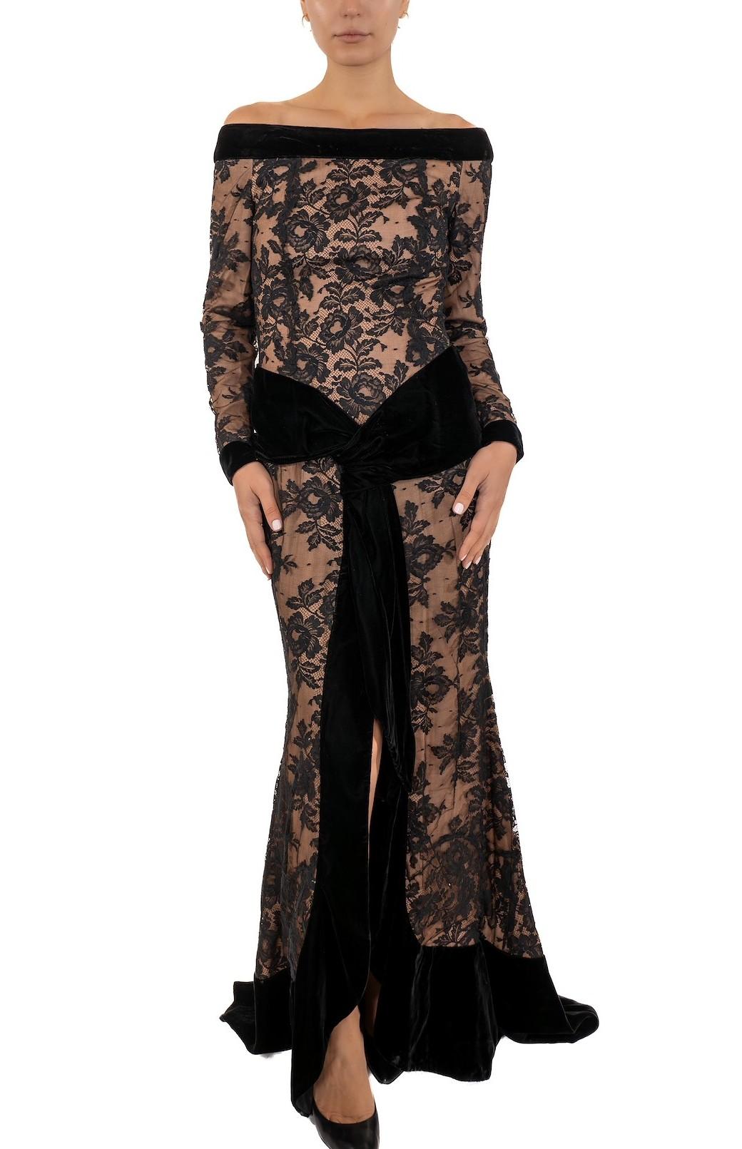 1990S Robe à traîne à manches longues et épaules découvertes en dentelle Chantilly et velours noir semi-transparent