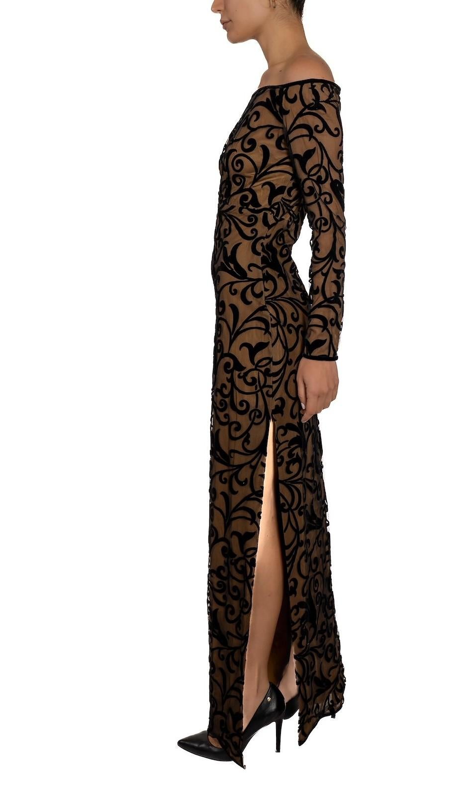 Noir 1990S Robe à manches longues en velours semi-transparent floqué sur tulle, doublée de soie, noire en vente