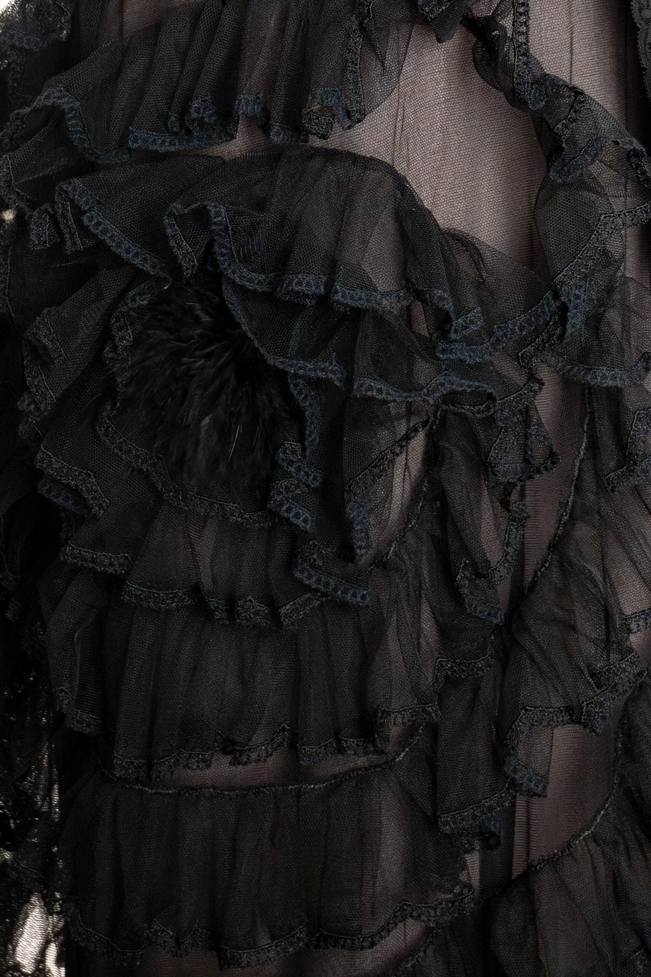 1990S Robe de bal à volants en dentelle Chantilly et filet de soie noire doublée de charmeuse lilas en vente 4
