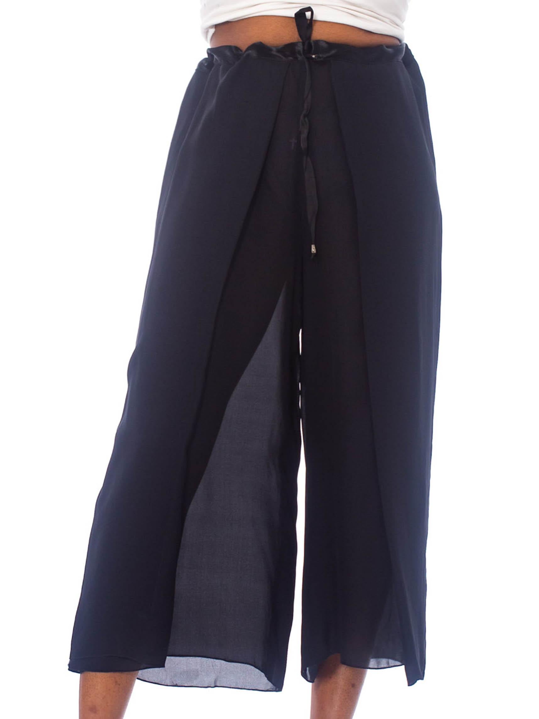 Pantalon portefeuille ajustable en mousseline de soie noire 1990S Pour femmes en vente