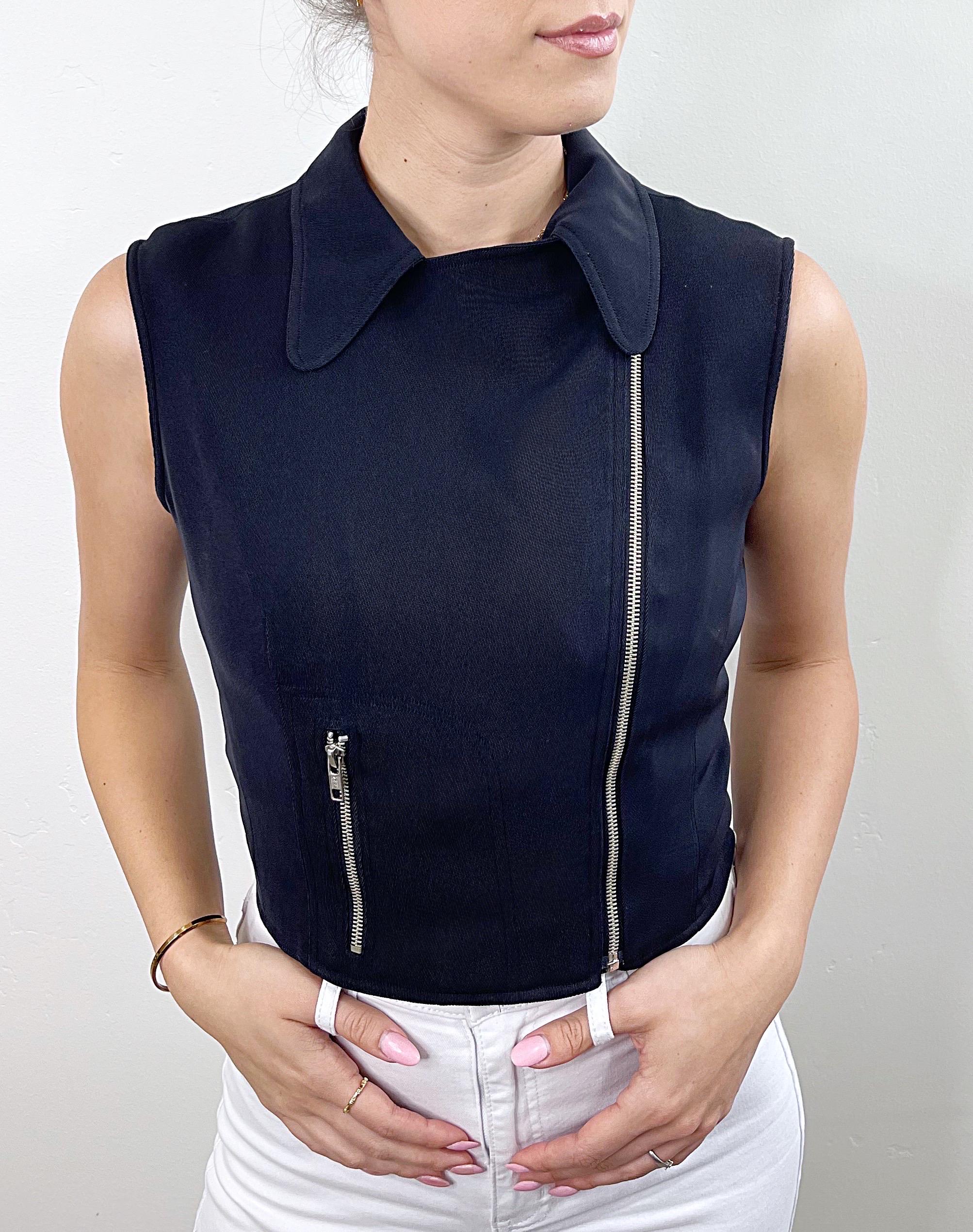 1990s Black Silver Zipper Size 6 / 8 Vintage 90s Sleeveless Moto Biker Vest In Excellent Condition For Sale In San Diego, CA
