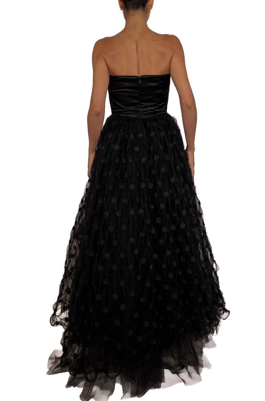 1990S Robe noire à bretelles en satin de soie et jupe en tulle géant avec fleurs Pour femmes en vente