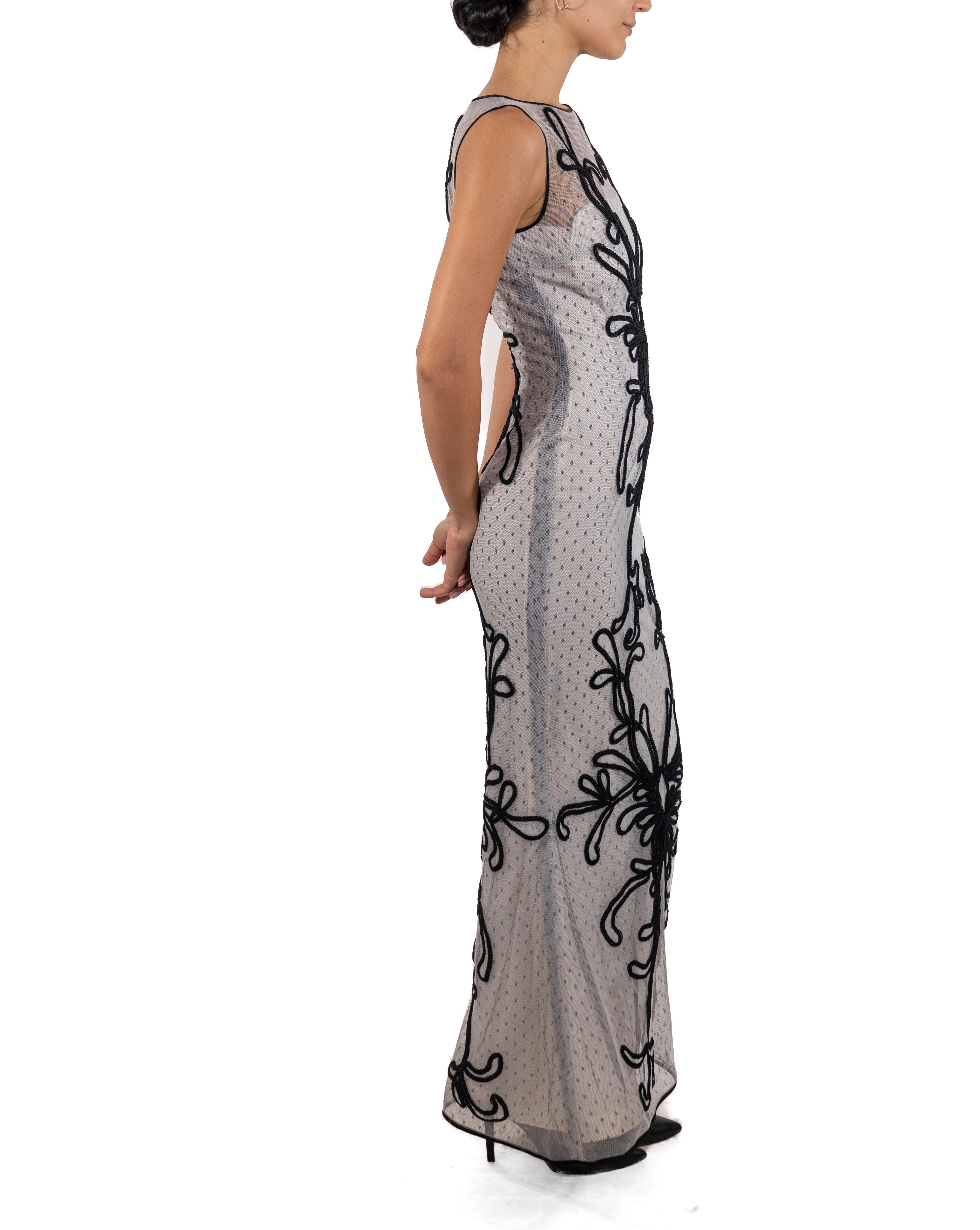 1990S Schwarz-weißes Seidennetzkleid mit übergroßer Bortenverzierung bestickt im Angebot 2