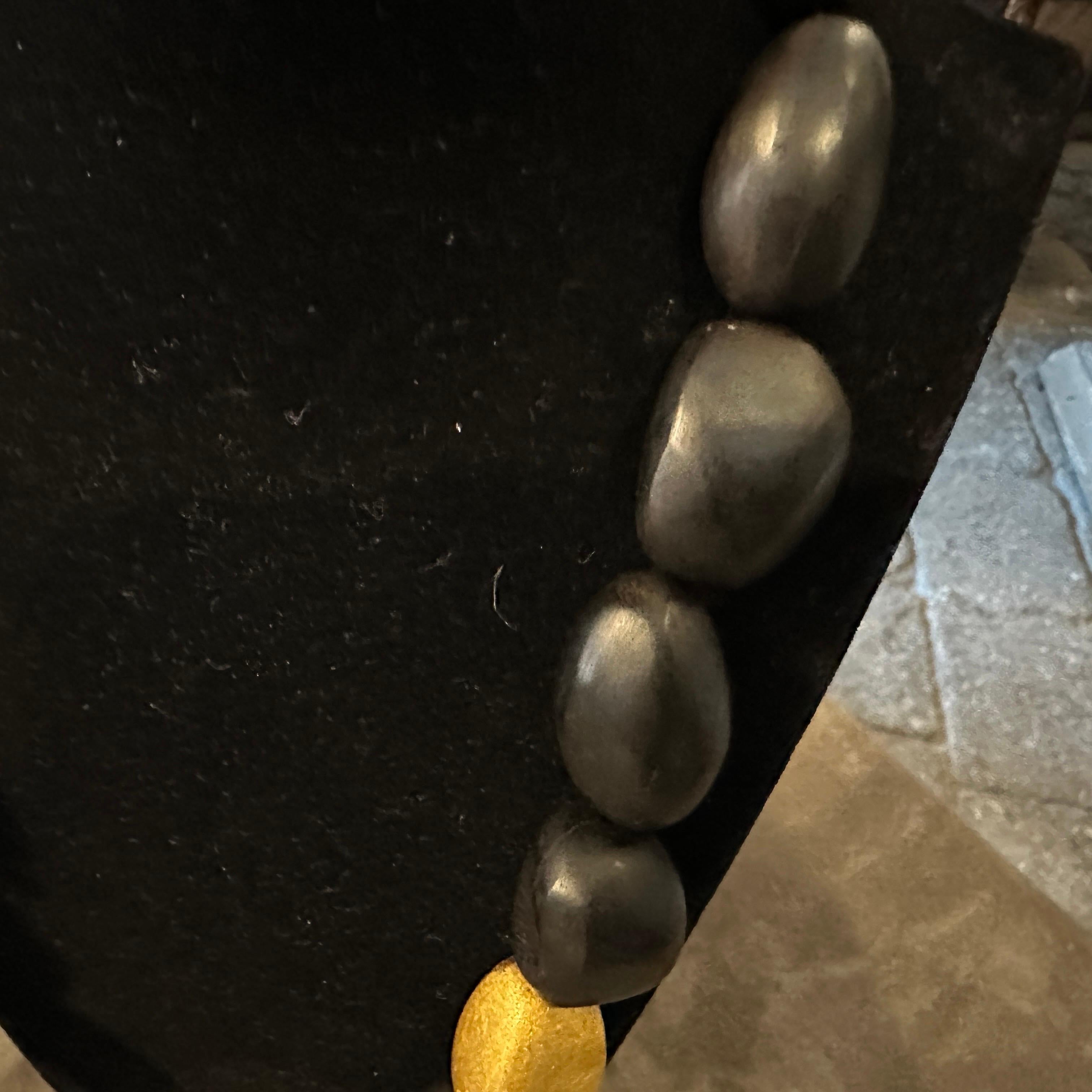 Femenino o masculino Collar de madera negra y latón dorado de los años 90, de Monies en venta