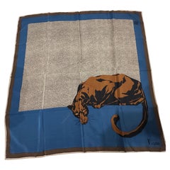 Pañuelo Pantera de seda azul y marrón de los años 90 Por Mariuccia Mandelli para Krizia