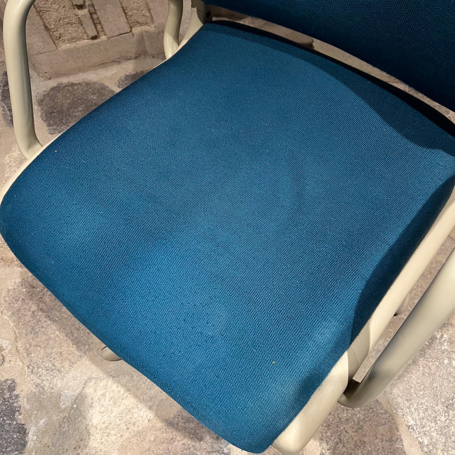 1990s Blue Steelcase Rolling Office Executive Desk Chair For Sale 2