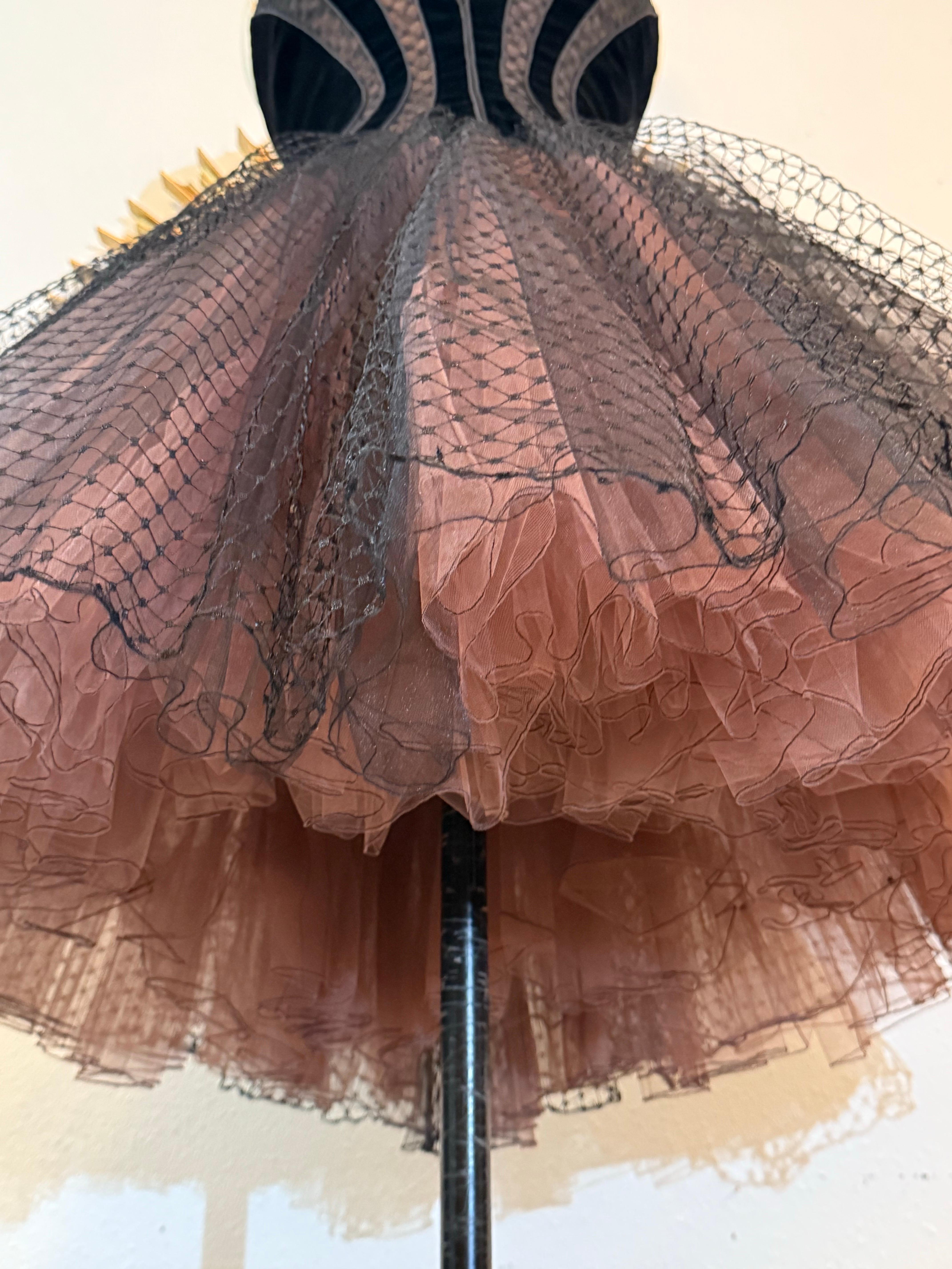 1990 Bob Mackie Ballet-Inspired Tulle and Velvet Corset Dress w Full Tutu Skirt (Robe corset en tulle et velours inspirée du ballet) en vente 5