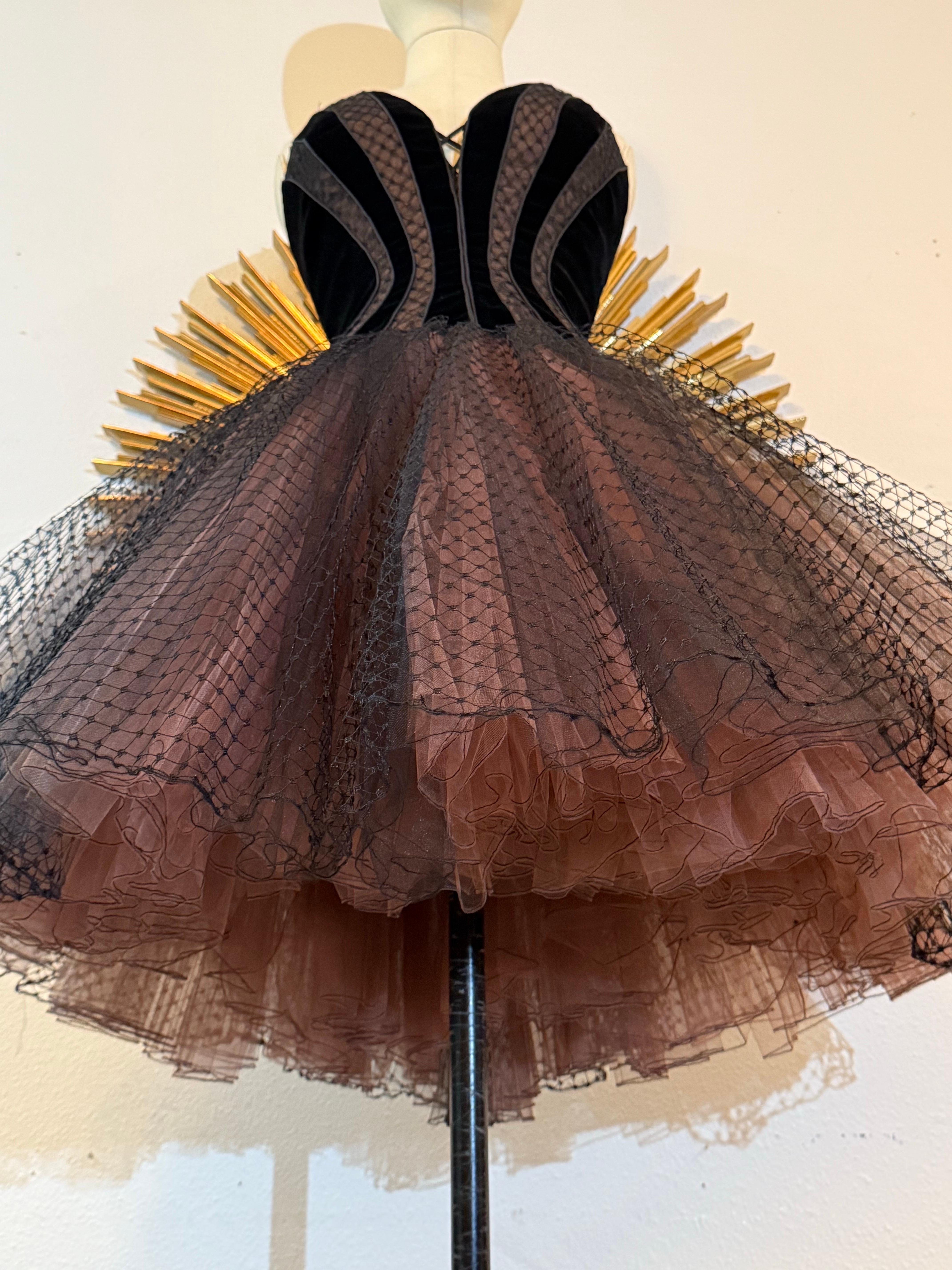 1990 Bob Mackie Ballet-Inspired Tulle and Velvet Corset Dress w Full Tutu Skirt (Robe corset en tulle et velours inspirée du ballet) en vente 7