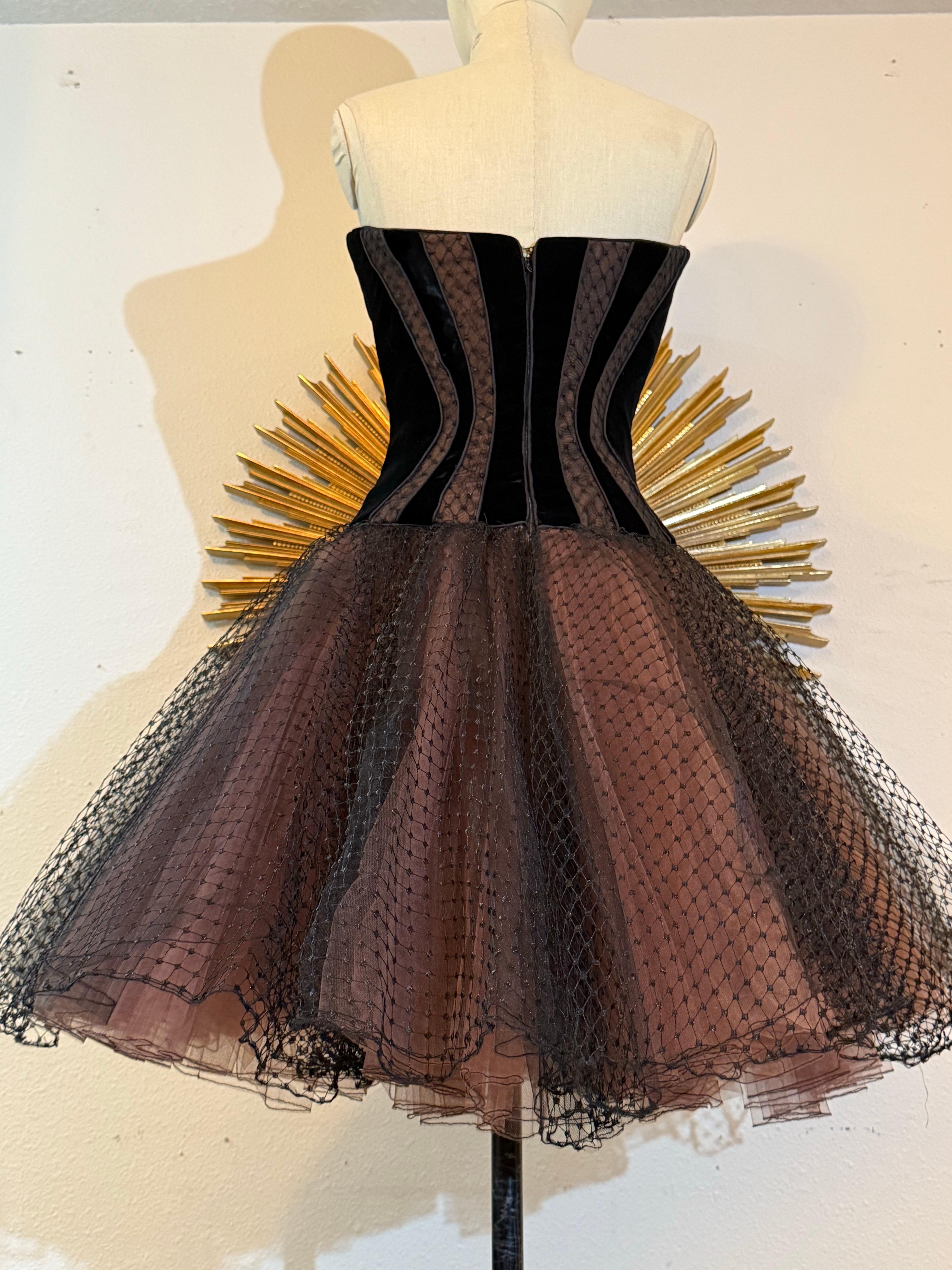1990 Bob Mackie Ballet-Inspired Tulle and Velvet Corset Dress w Full Tutu Skirt (Robe corset en tulle et velours inspirée du ballet) en vente 8