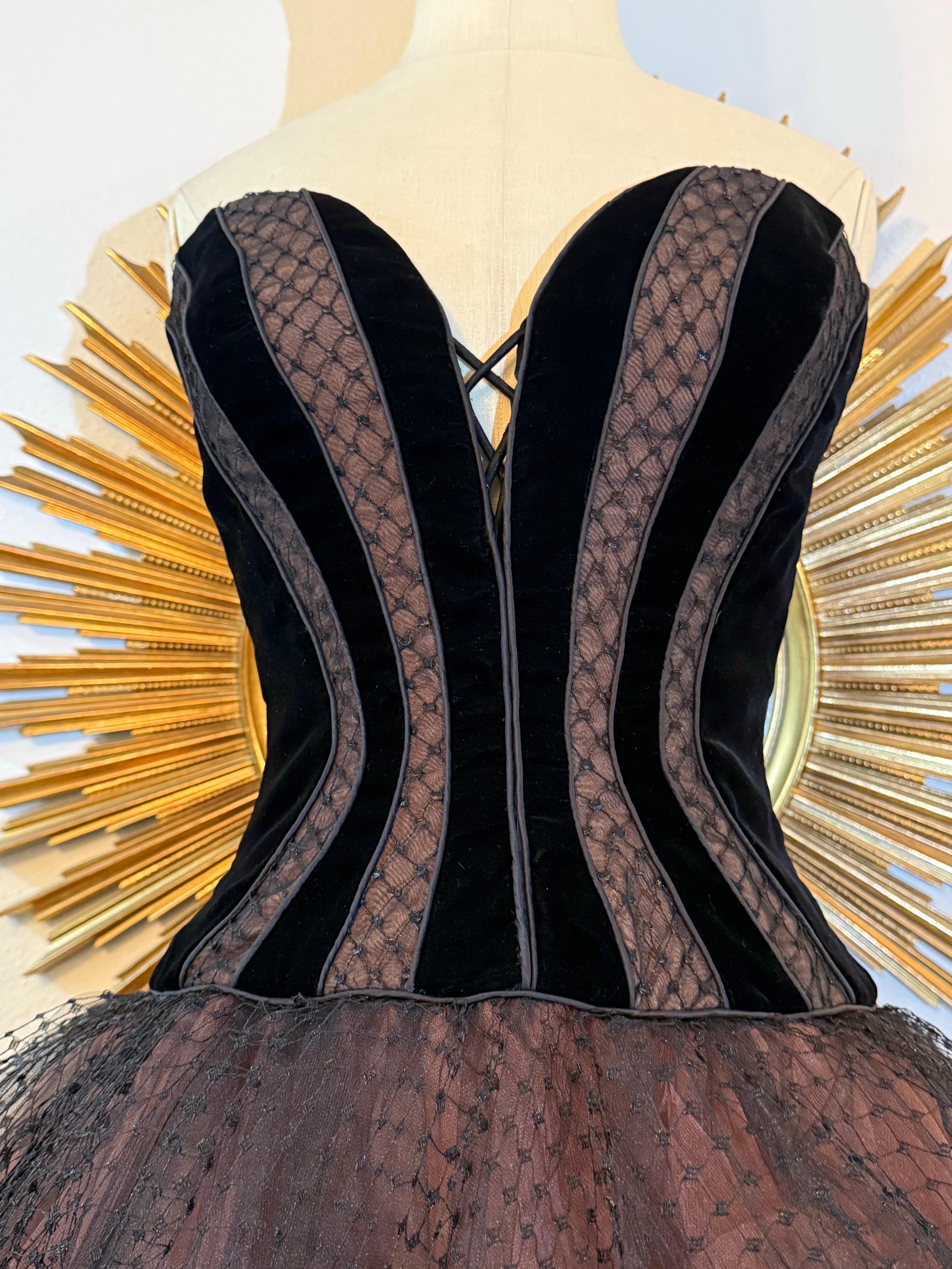 1990 Bob Mackie Ballet-Inspired Tulle and Velvet Corset Dress w Full Tutu Skirt (Robe corset en tulle et velours inspirée du ballet) en vente 9