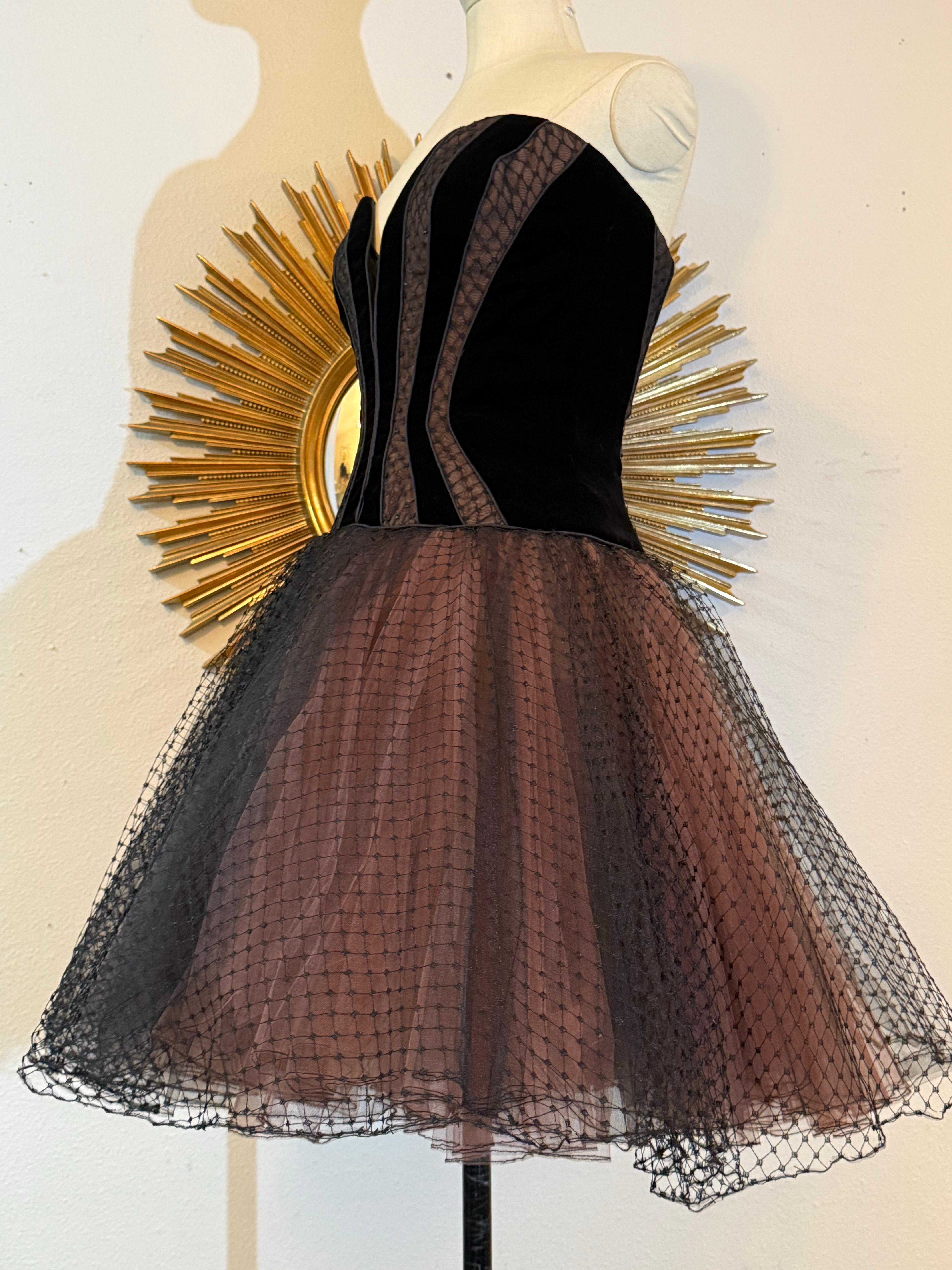 1990 Bob Mackie Ballet-Inspired Tulle and Velvet Corset Dress w Full Tutu Skirt (Robe corset en tulle et velours inspirée du ballet) en vente 10