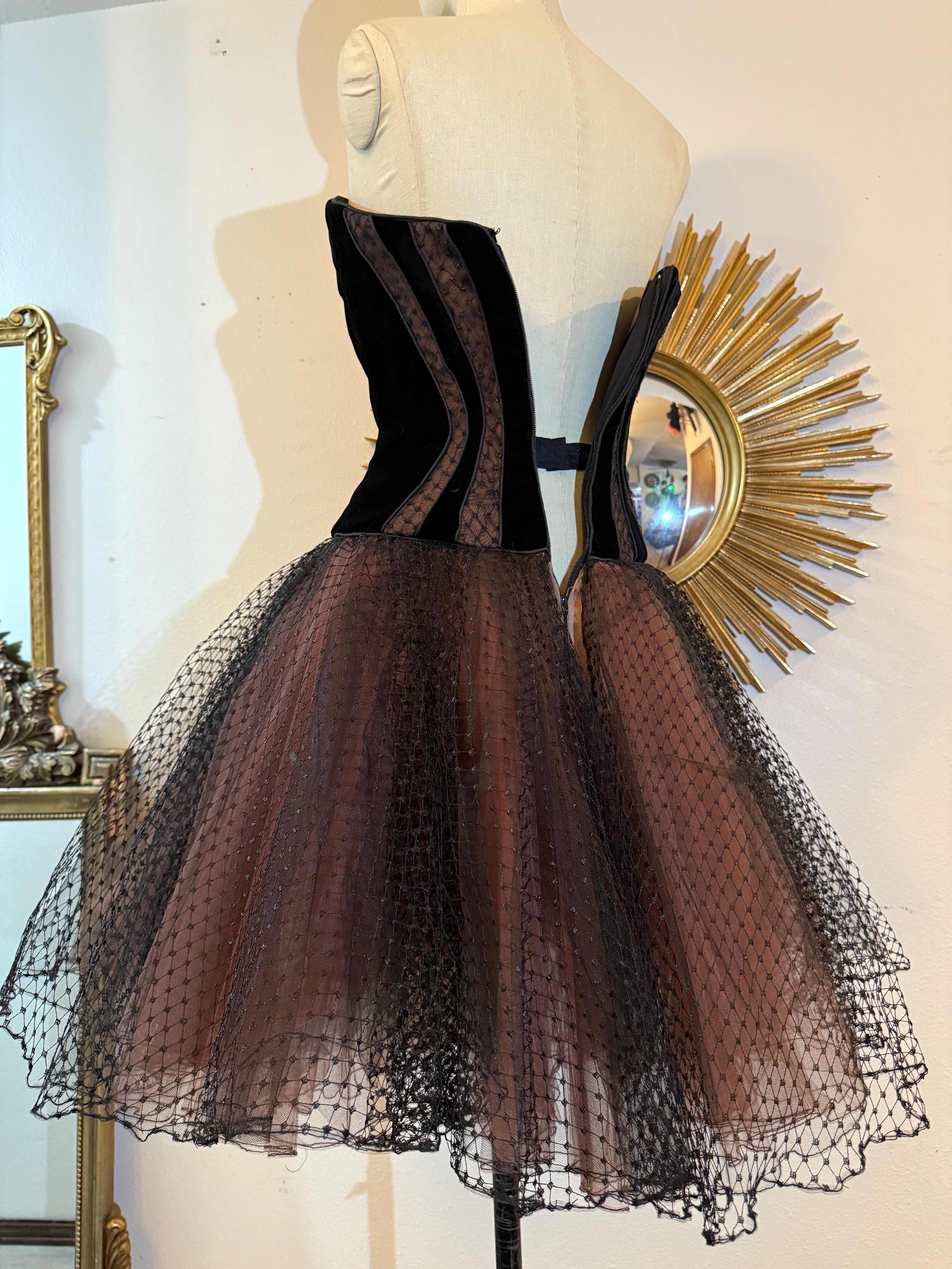 1990 Bob Mackie Ballet-Inspired Tulle and Velvet Corset Dress w Full Tutu Skirt (Robe corset en tulle et velours inspirée du ballet) en vente 12