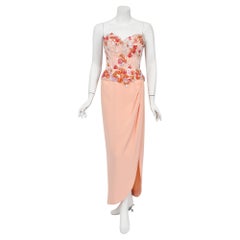 Bob Mackie, 1990 - Robe bustier en soie rose pâle à grosses perles et sablier