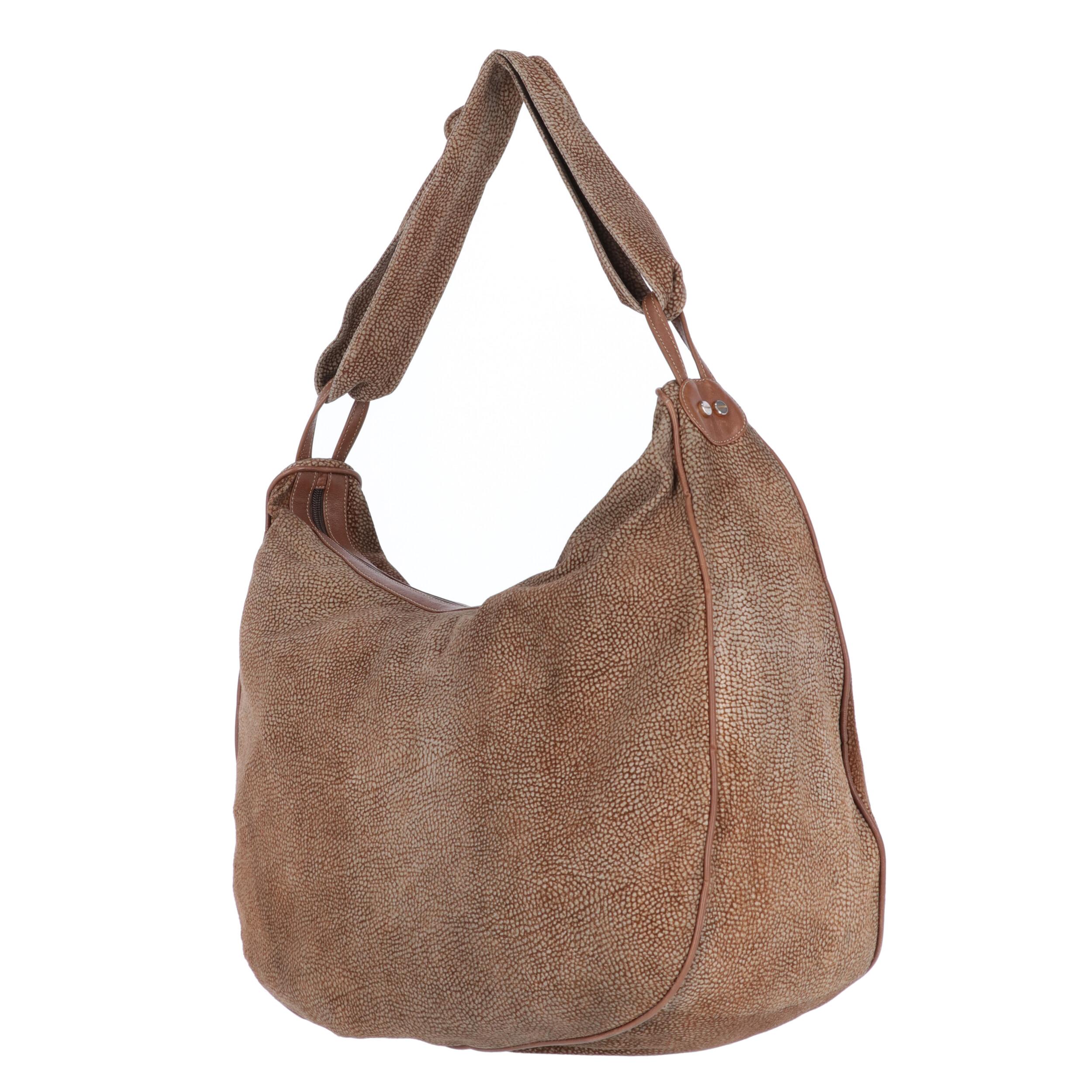 Borbonese beige and brown op print suede tote bag with brown leather details. Zip closure and suede shoulder strap with decorative knot.

The bag shows light signs of wear on the suede, as shown in the pictures.

Years: 1990s
Made in Italy

Width: