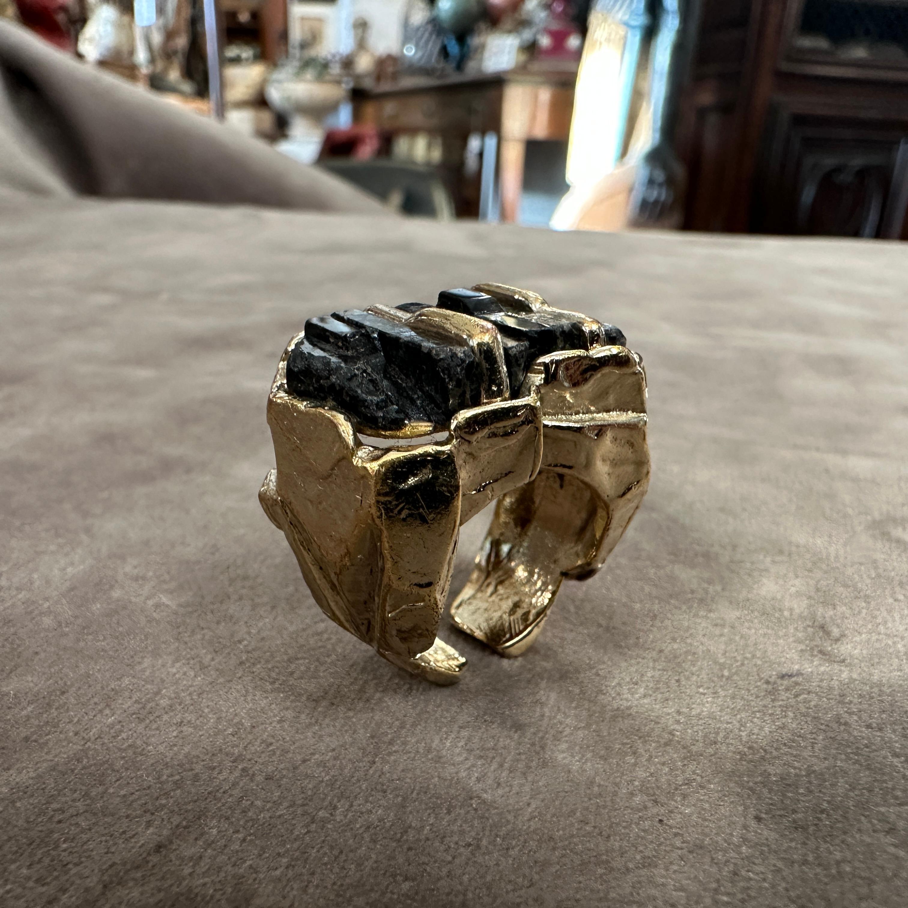 Anello da cocktail scolpito in ottone e pietra nera del 1990 di Roberto Cavalli In condizioni ottime in vendita a Aci Castello, IT