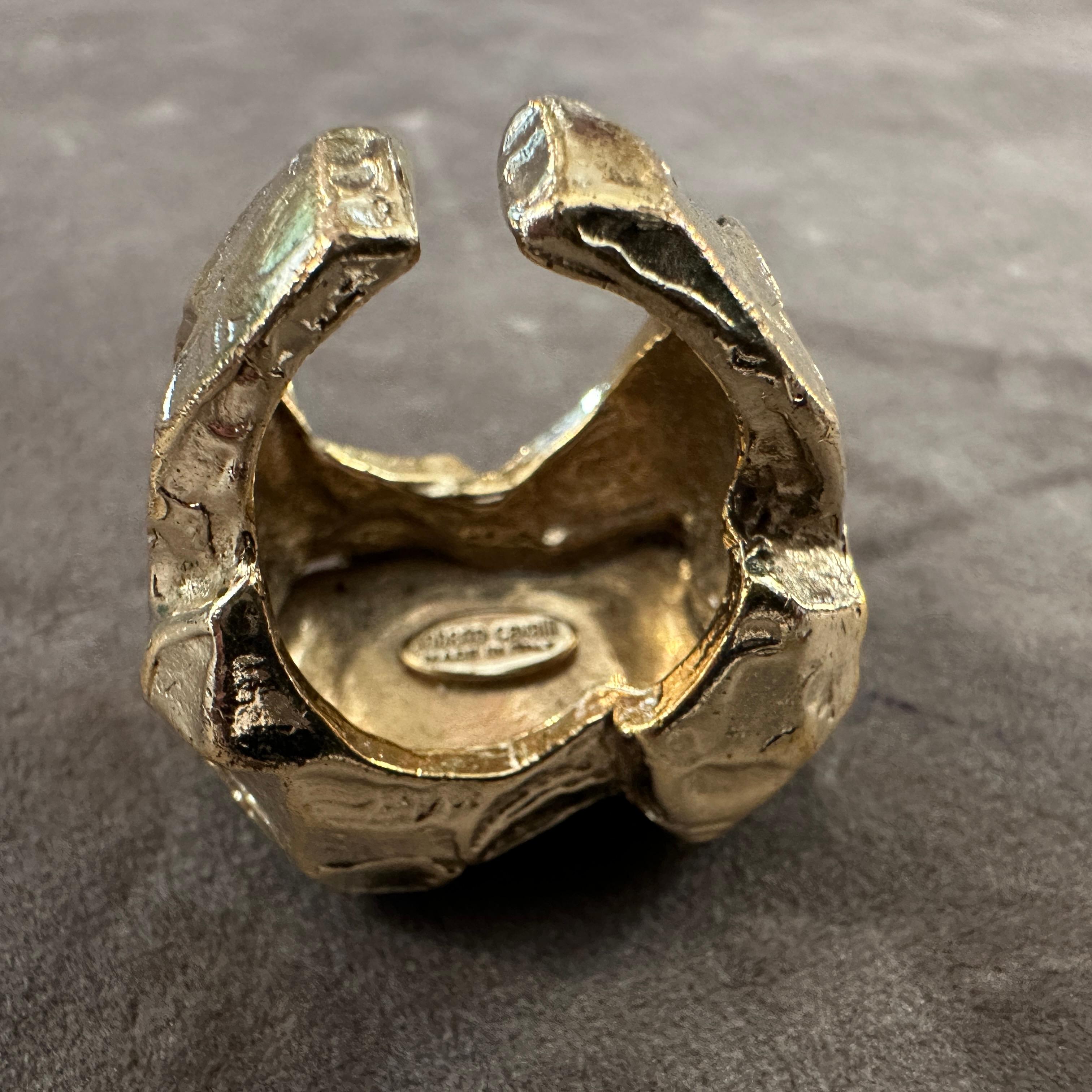 Anello da cocktail scolpito in ottone e pietra nera del 1990 di Roberto Cavalli in vendita 3