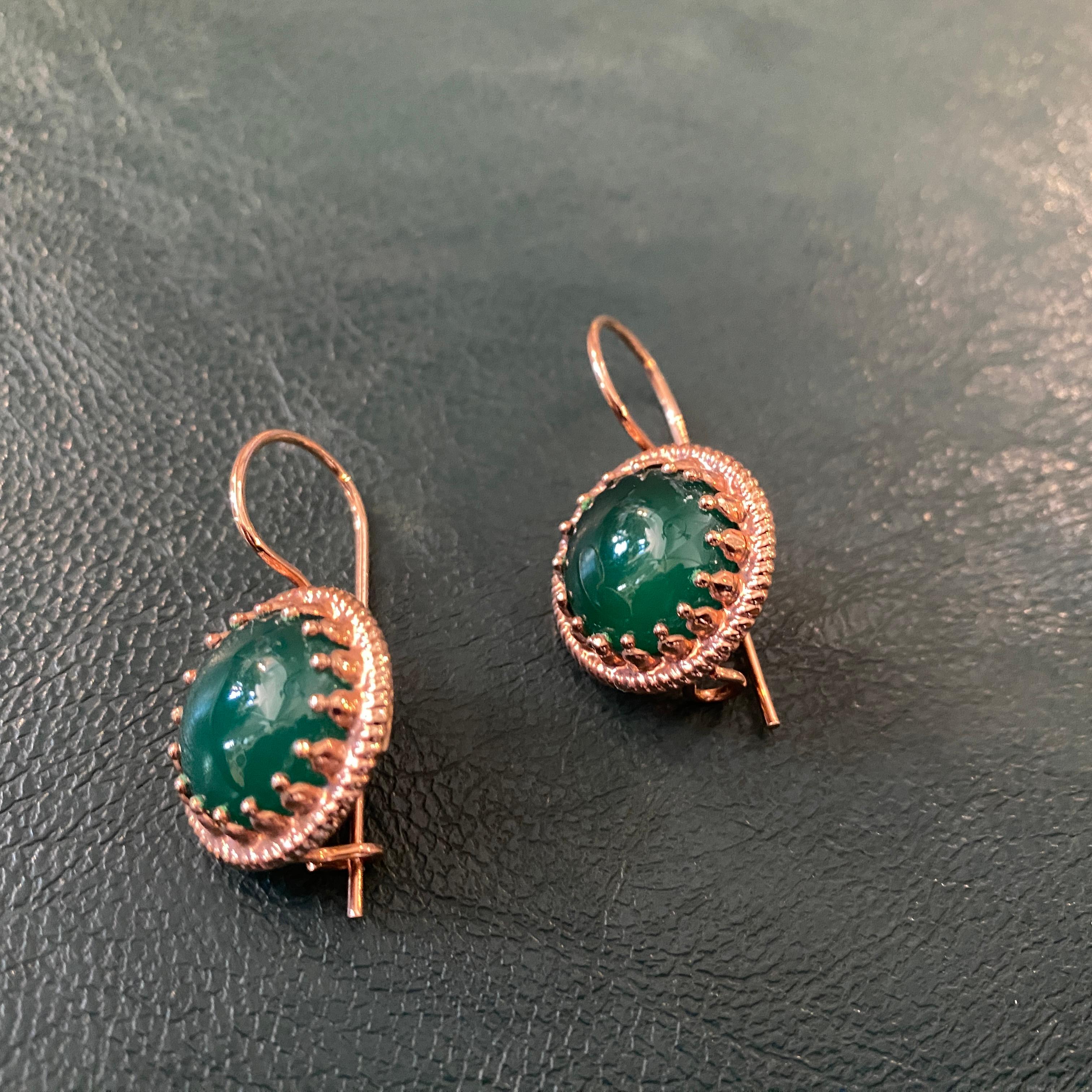 A parure composed by a bronze and green agate round cabochon ring and earrings designed and hand-crafted in Italy by Anomis. Items are never worn.