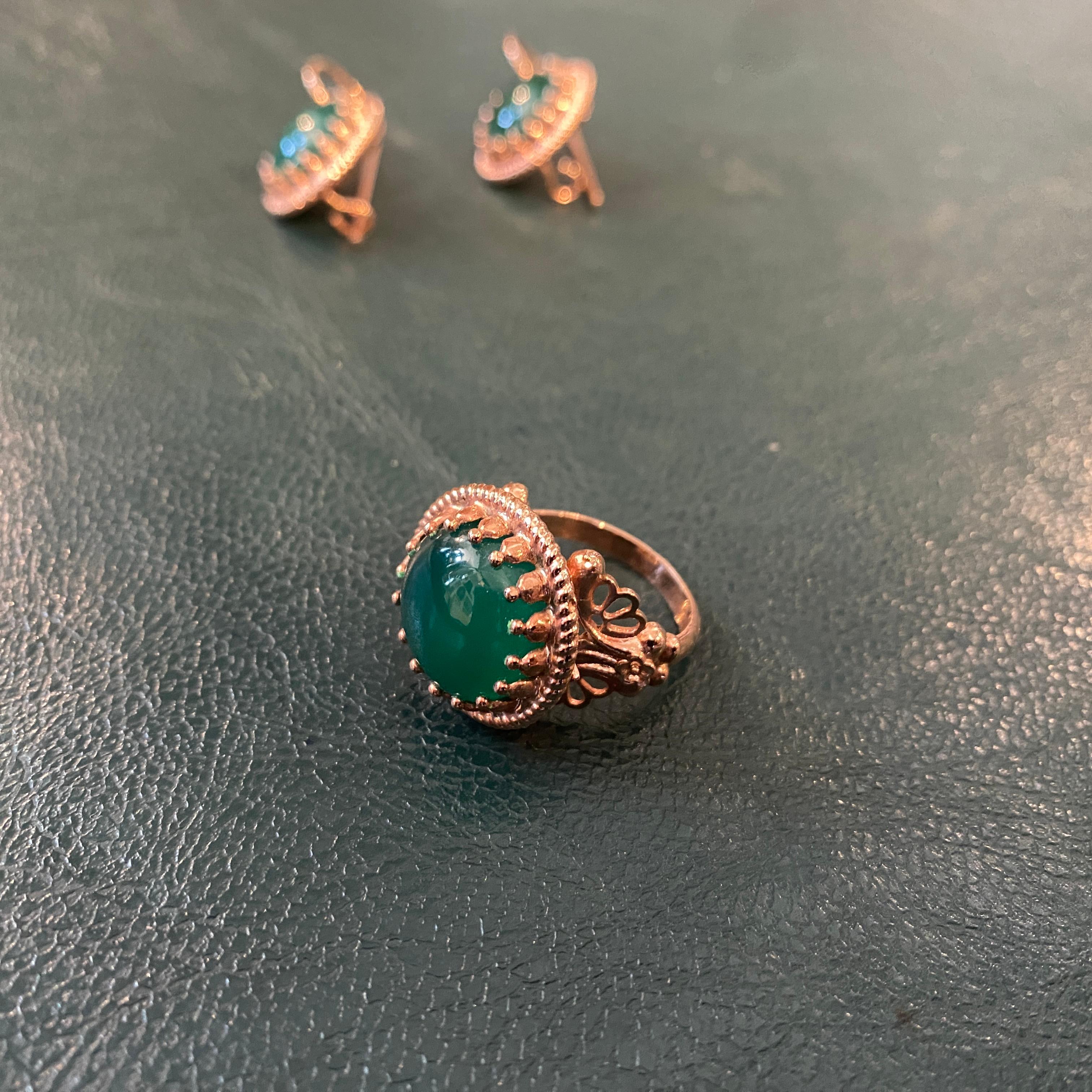 Retro 1990s Bronze and Green Agate Italian Rings and Earrings by Anomis For Sale