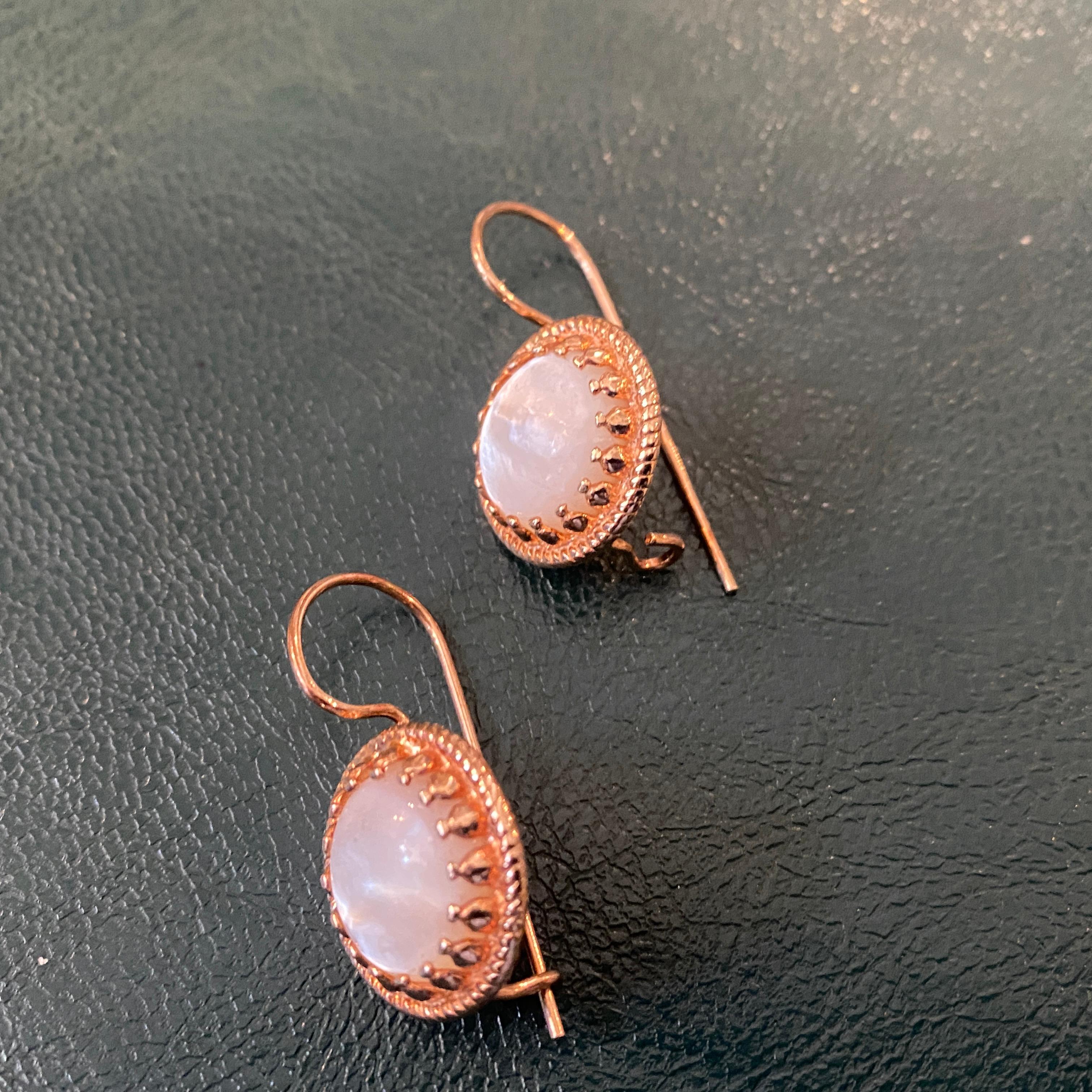 1990s Bronze and Mother Pearl Italian Earrings by Anomis In New Condition For Sale In Aci Castello, IT
