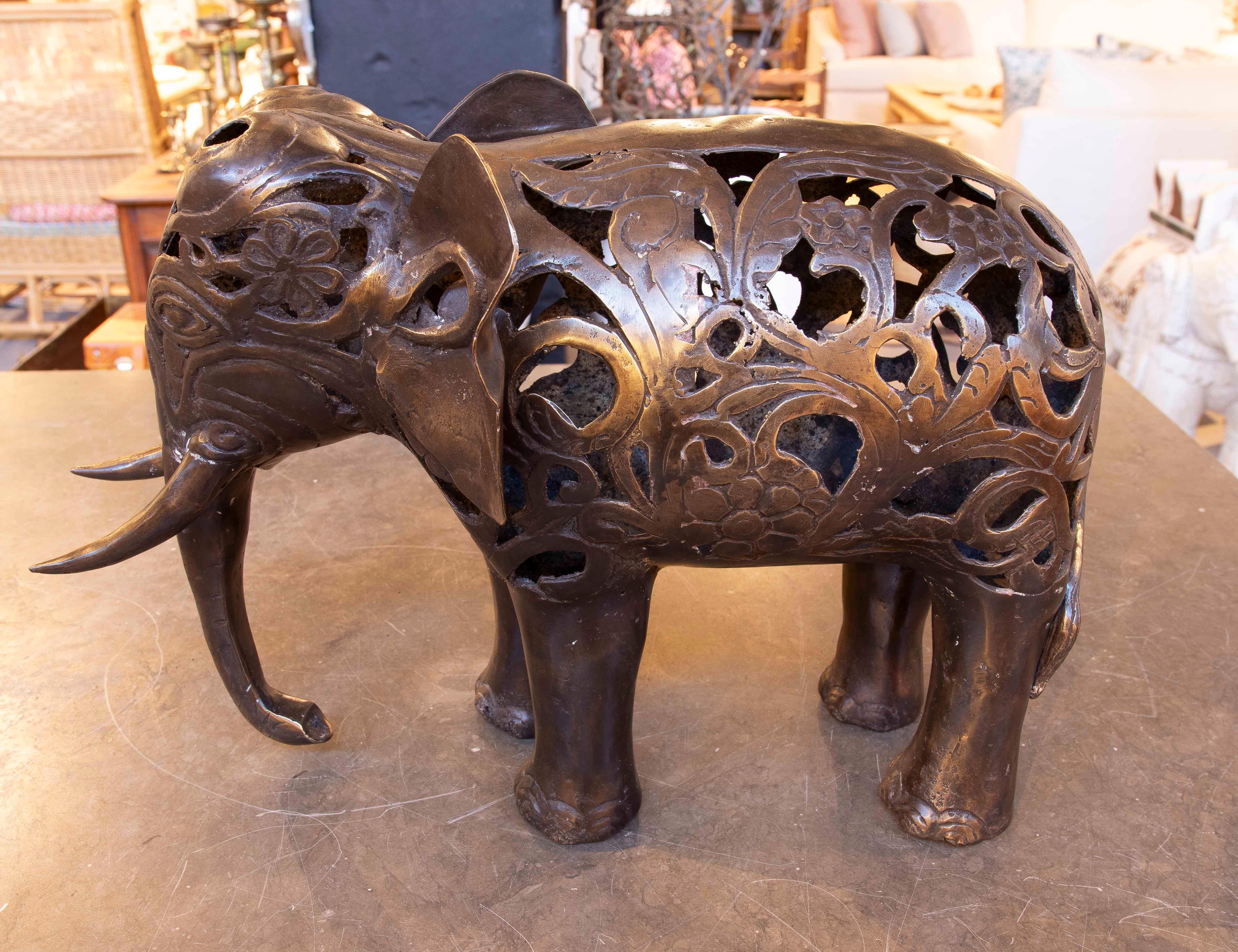 Sculpture d'éléphant des années 1990 avec motif filigrane et ornement Bon état - En vente à Marbella, ES