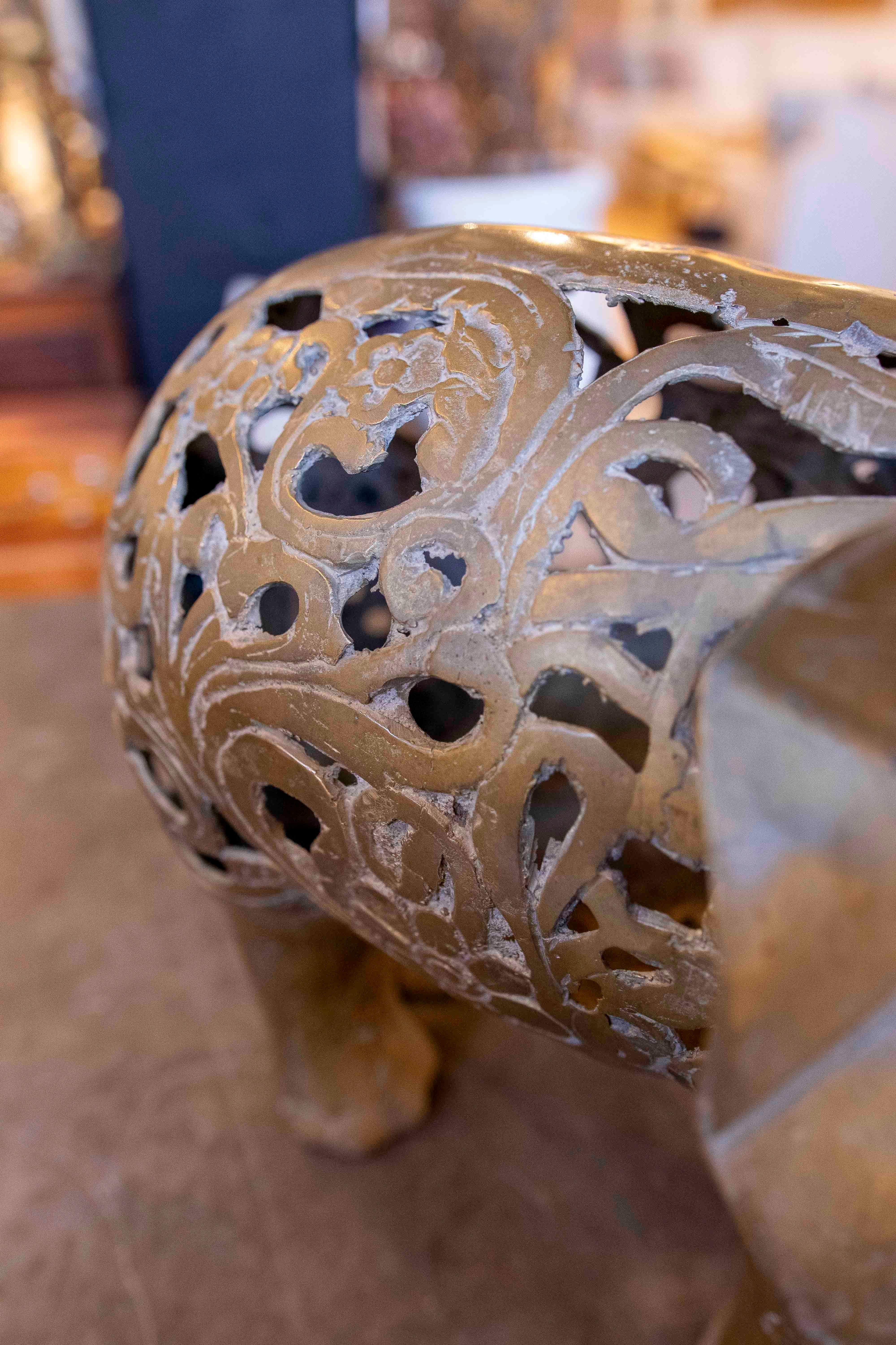 1990er Bronze-Elefanten-Skulptur mit filigranen floralen Motiven im Angebot 5