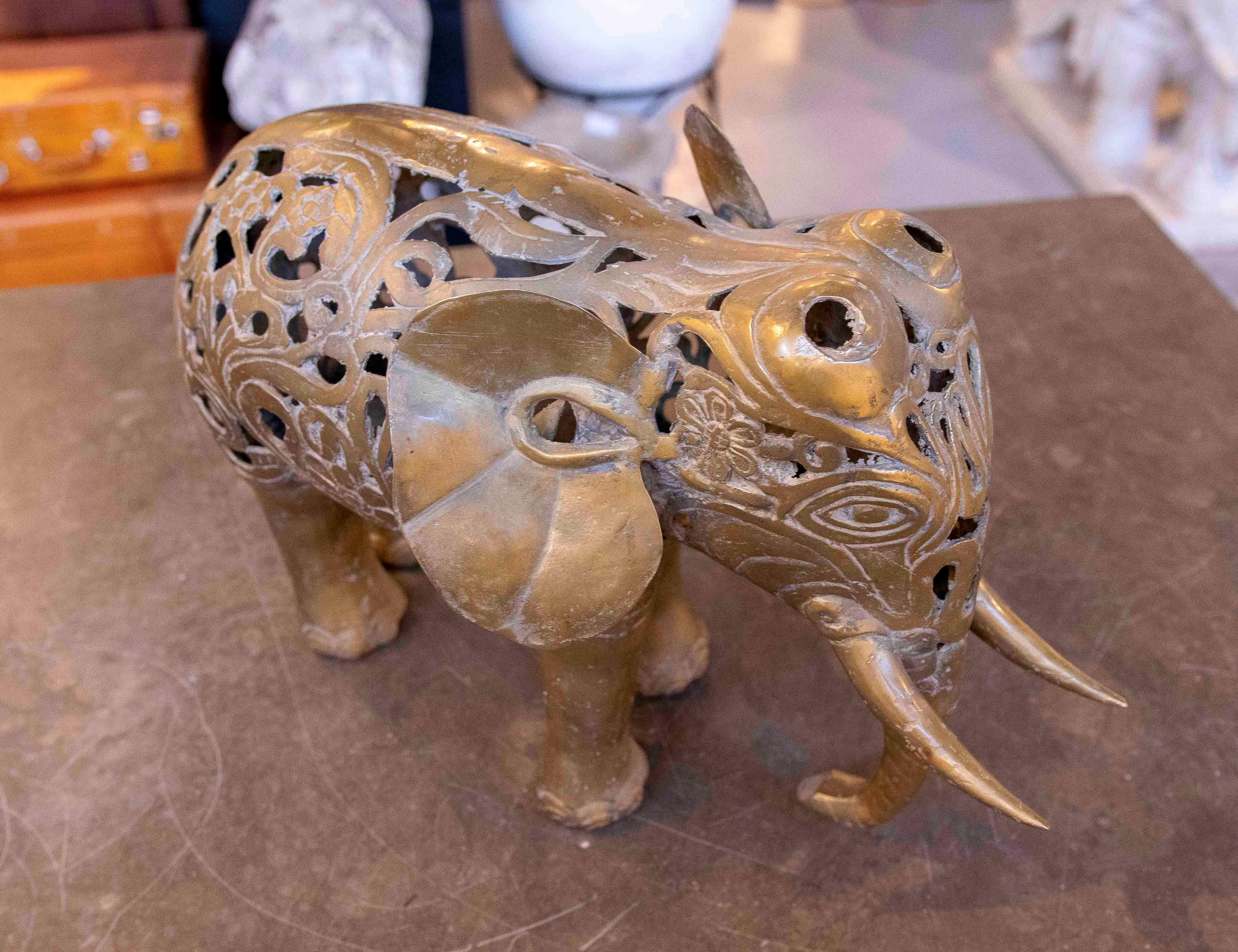 1990er Bronze-Elefanten-Skulptur mit filigranen floralen Motiven im Angebot 6