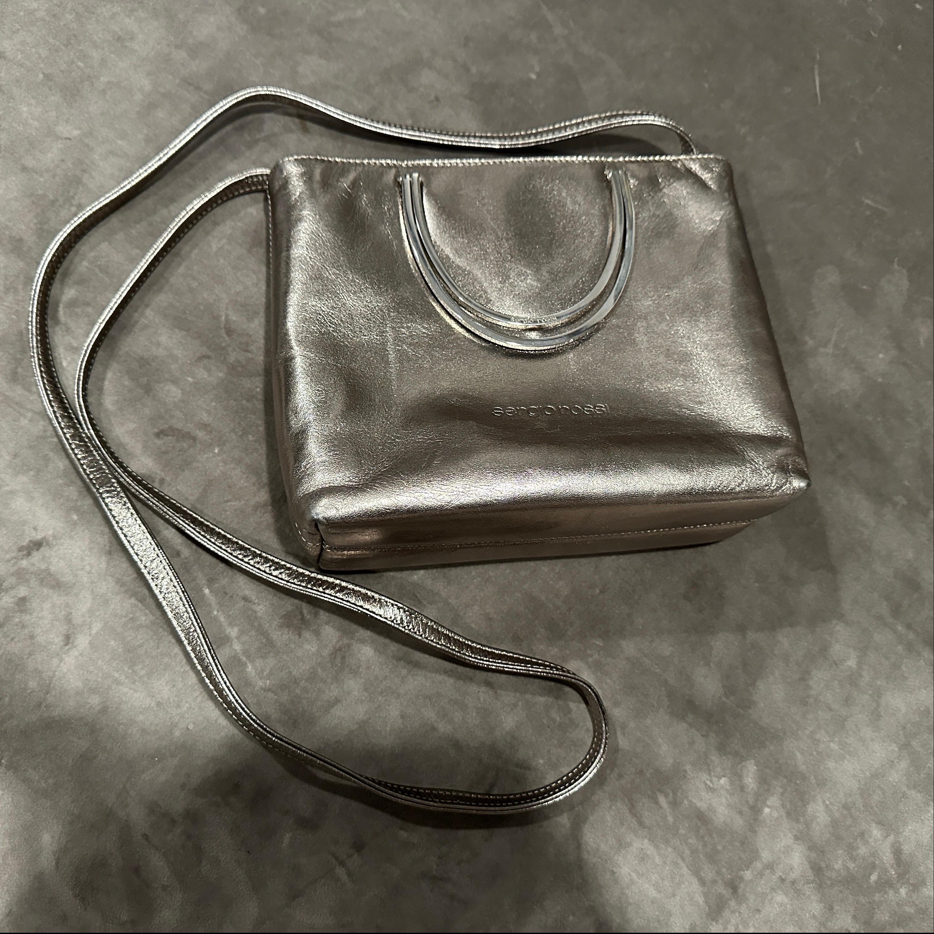 Piel de bronce de los años 90 y tono plateado  Bolso de hombro con herrajes de Sergio Rossi en Excelente estado para la venta en Aci Castello, IT