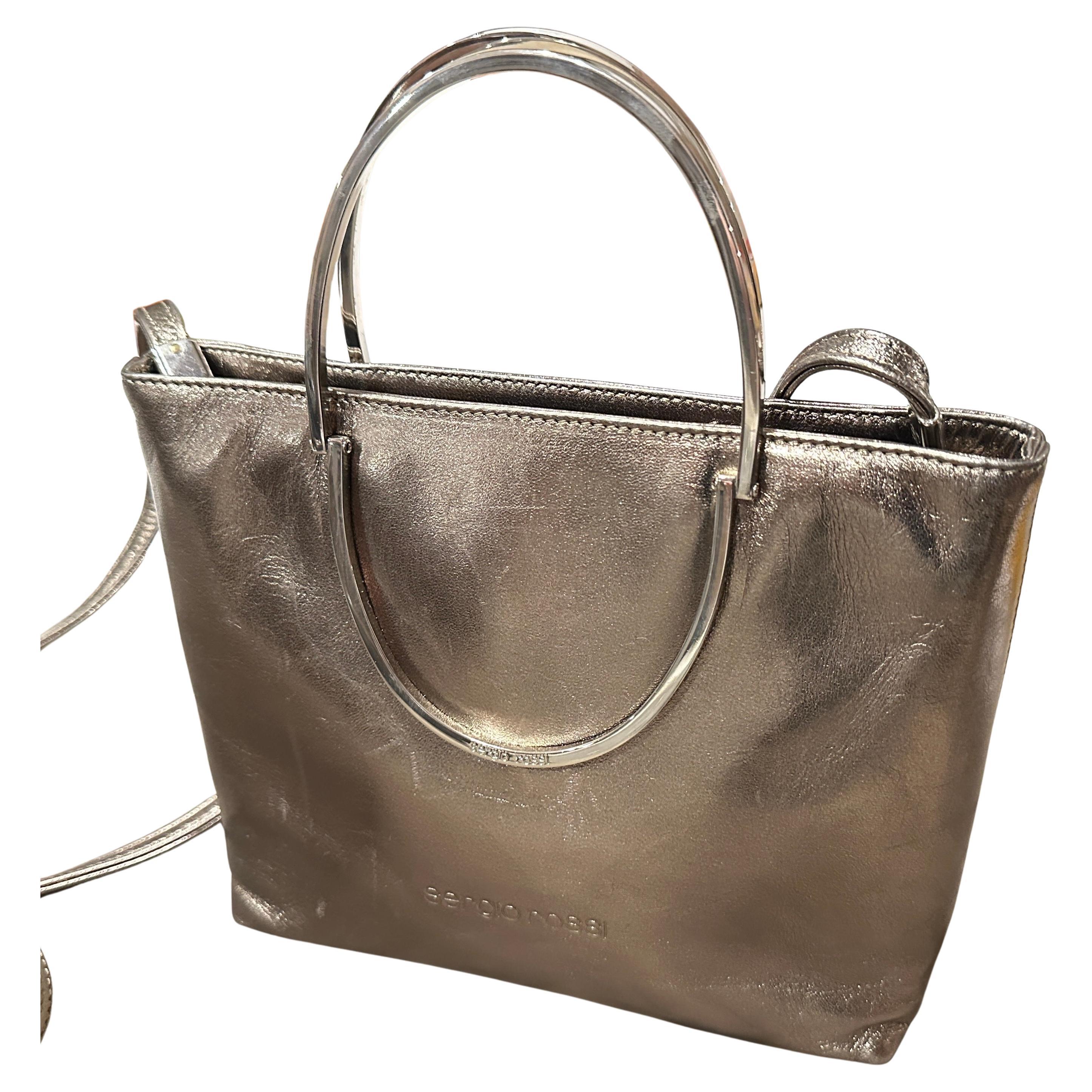 Piel de bronce de los años 90 y tono plateado  Bolso de hombro con herrajes de Sergio Rossi en venta