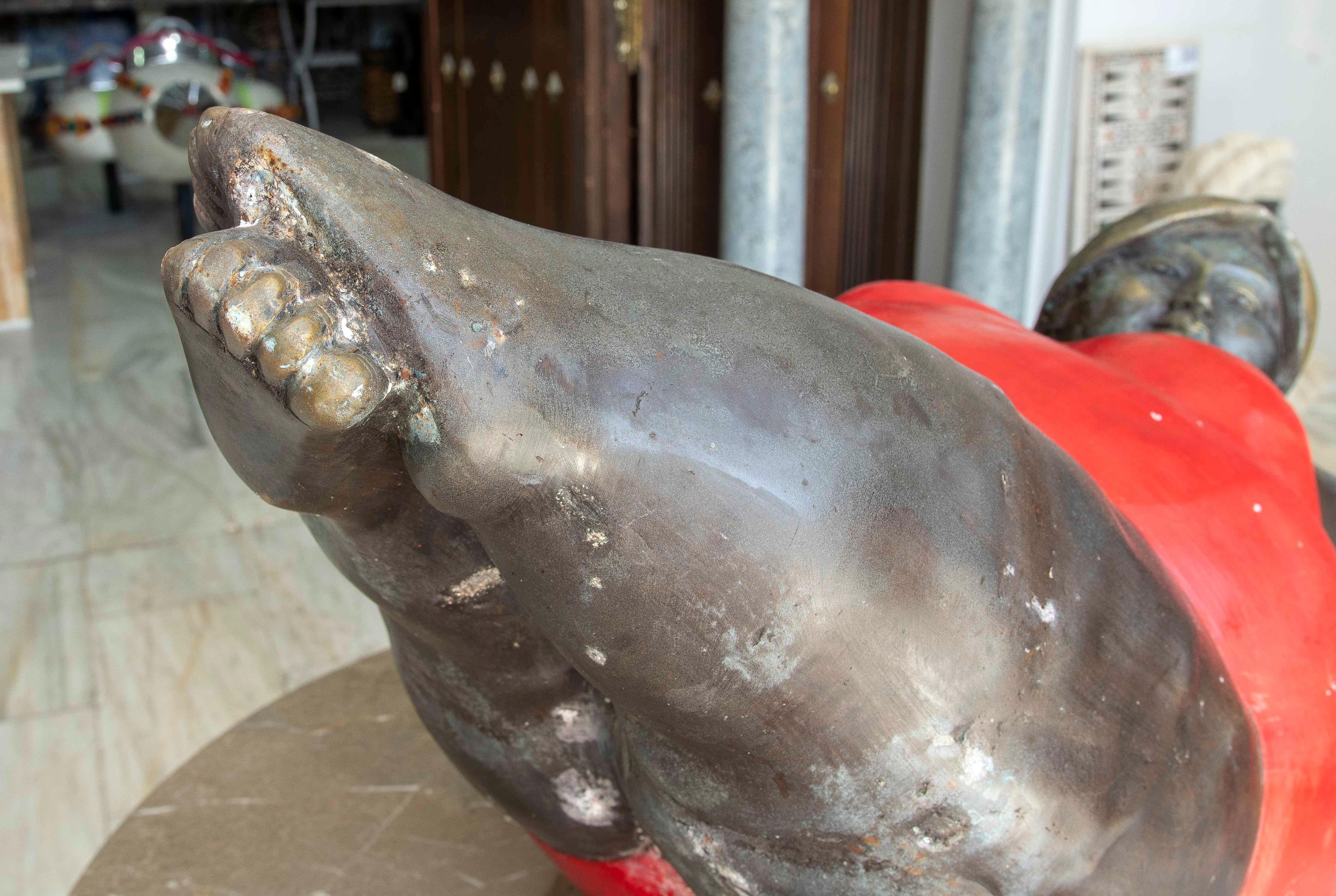 Escultura de bronce de los años 90 de una mujer en bañador rojo - Estilo contemporáneo en venta 5