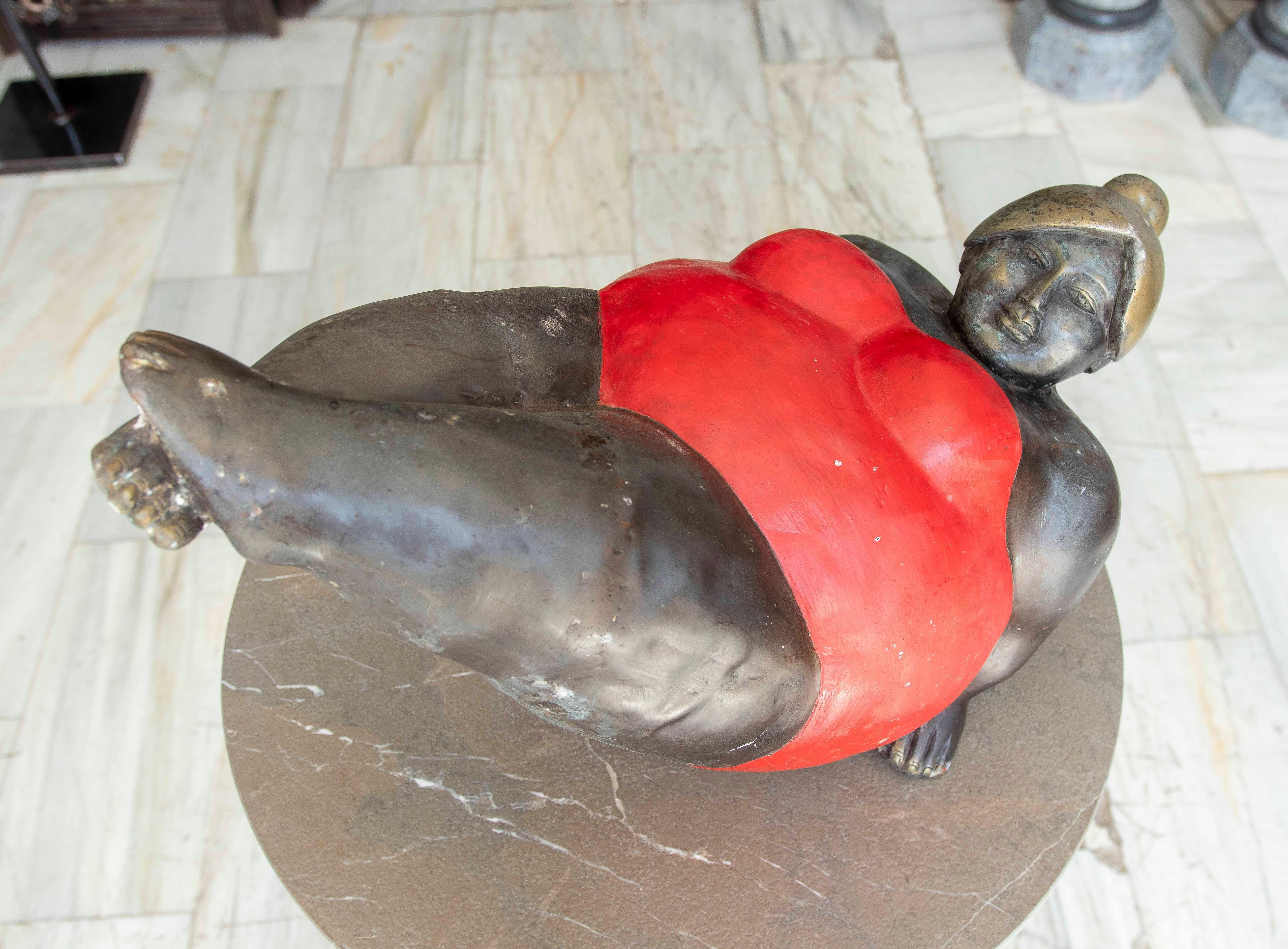 Escultura de bronce de los años 90 de una mujer en bañador rojo - Estilo contemporáneo en venta 6