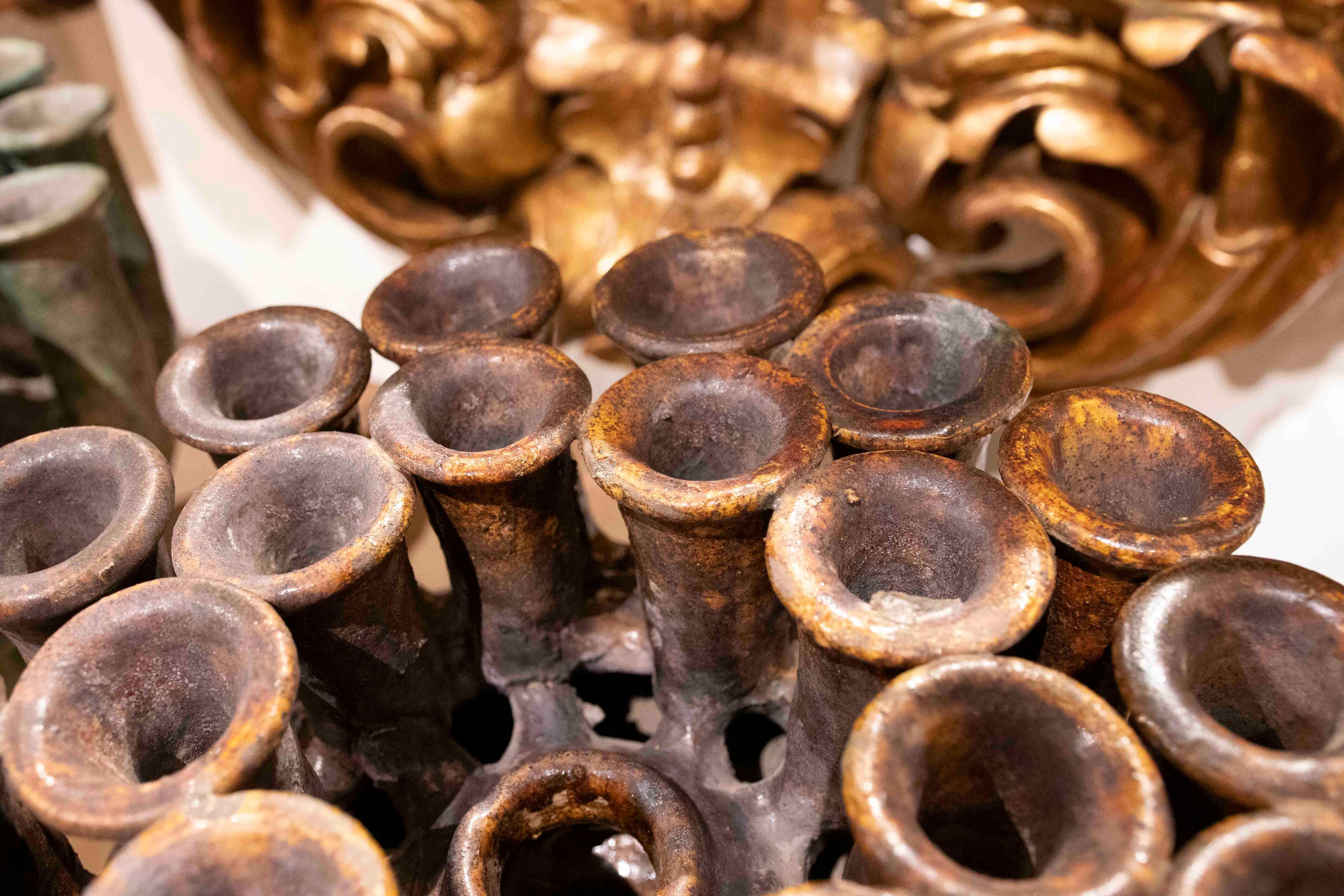 Candelero de cerámica esmaltada marrón de los años 90 en venta 6