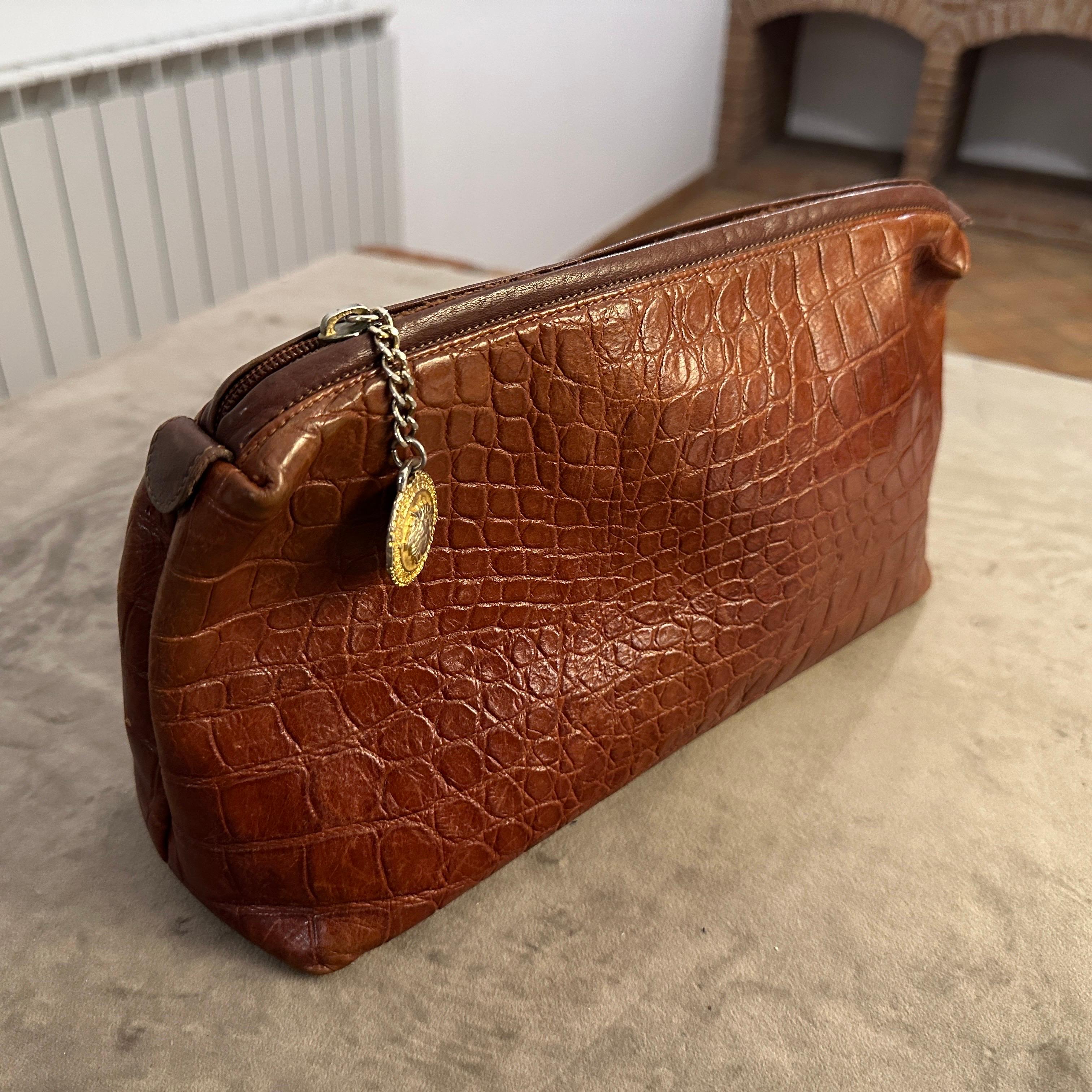 1990s Brown Leather Clutch Bag by Gianni Versace In Excellent Condition For Sale In Aci Castello, IT