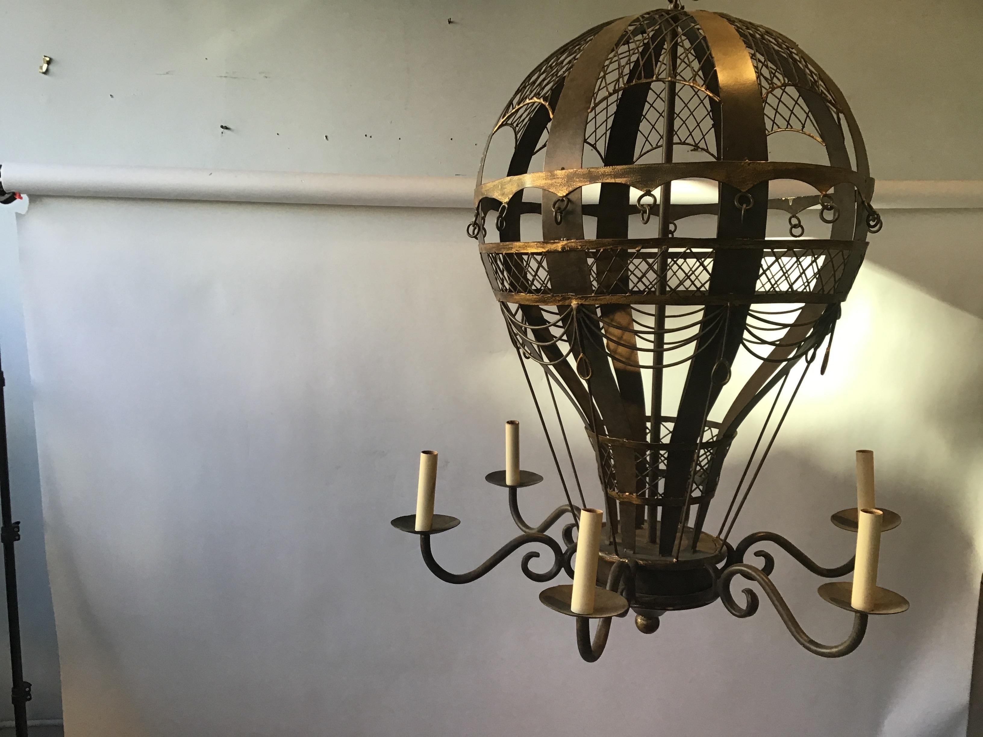 1990s Bruce Eicher Large Hot Air Balloon Chandelier In Good Condition In Tarrytown, NY