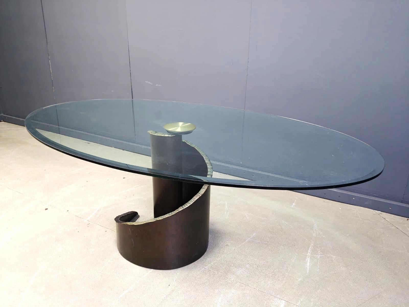 1990 Table de salle à manger en verre et bronze de style Brutaliste par Barilone pour Roche Bobois en vente 2