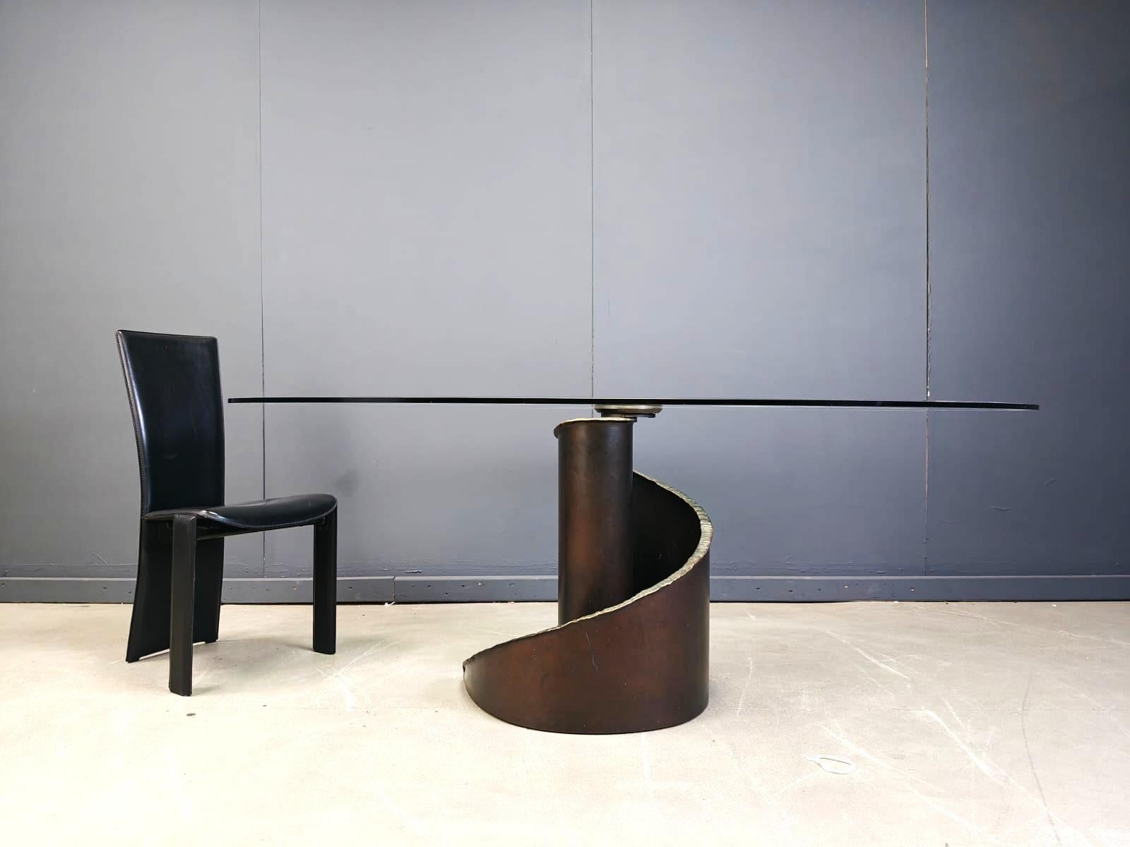 1990 Table de salle à manger en verre et bronze de style Brutaliste par Barilone pour Roche Bobois en vente 6