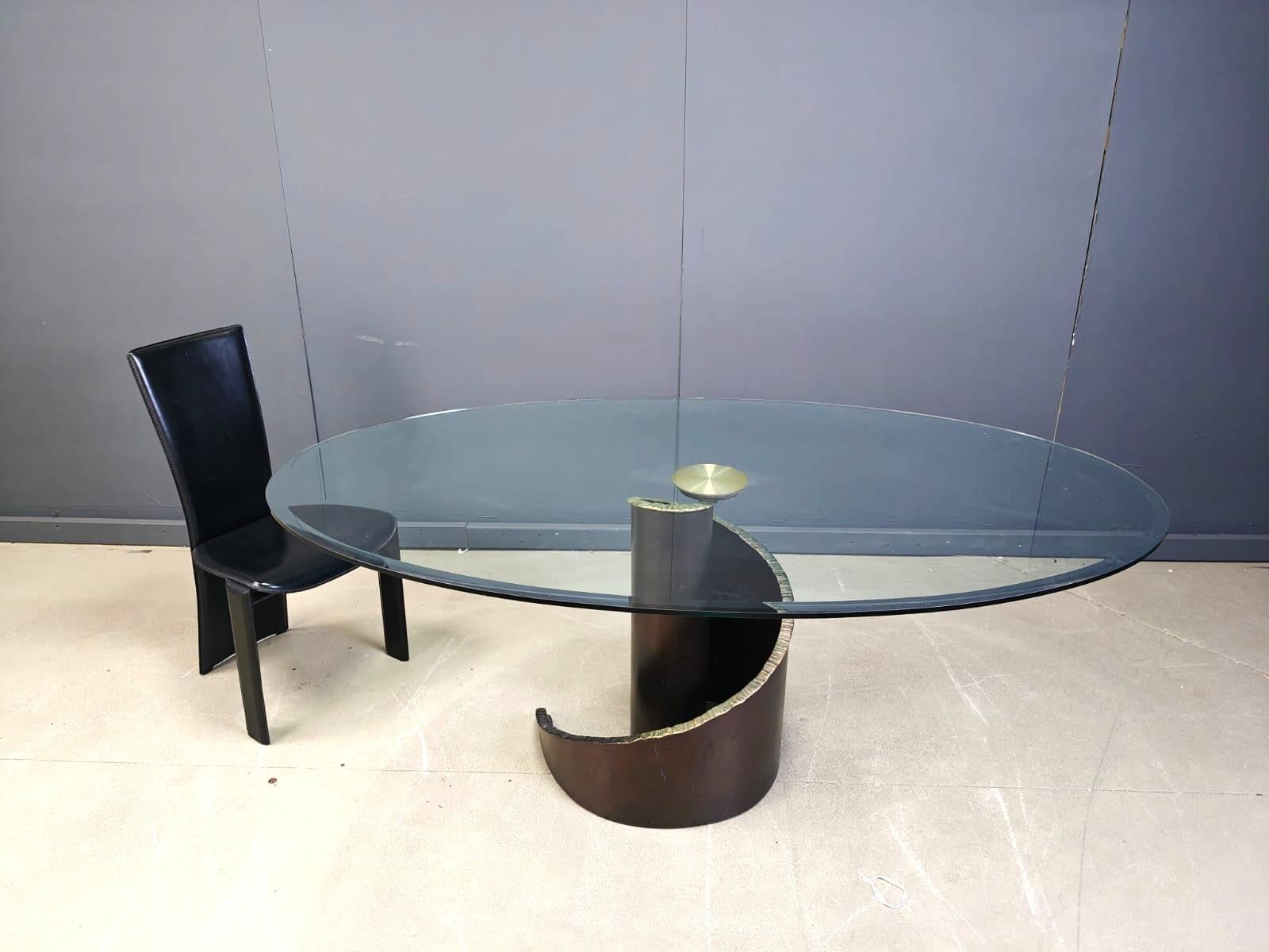 1990 Table de salle à manger en verre et bronze de style Brutaliste par Barilone pour Roche Bobois en vente 7