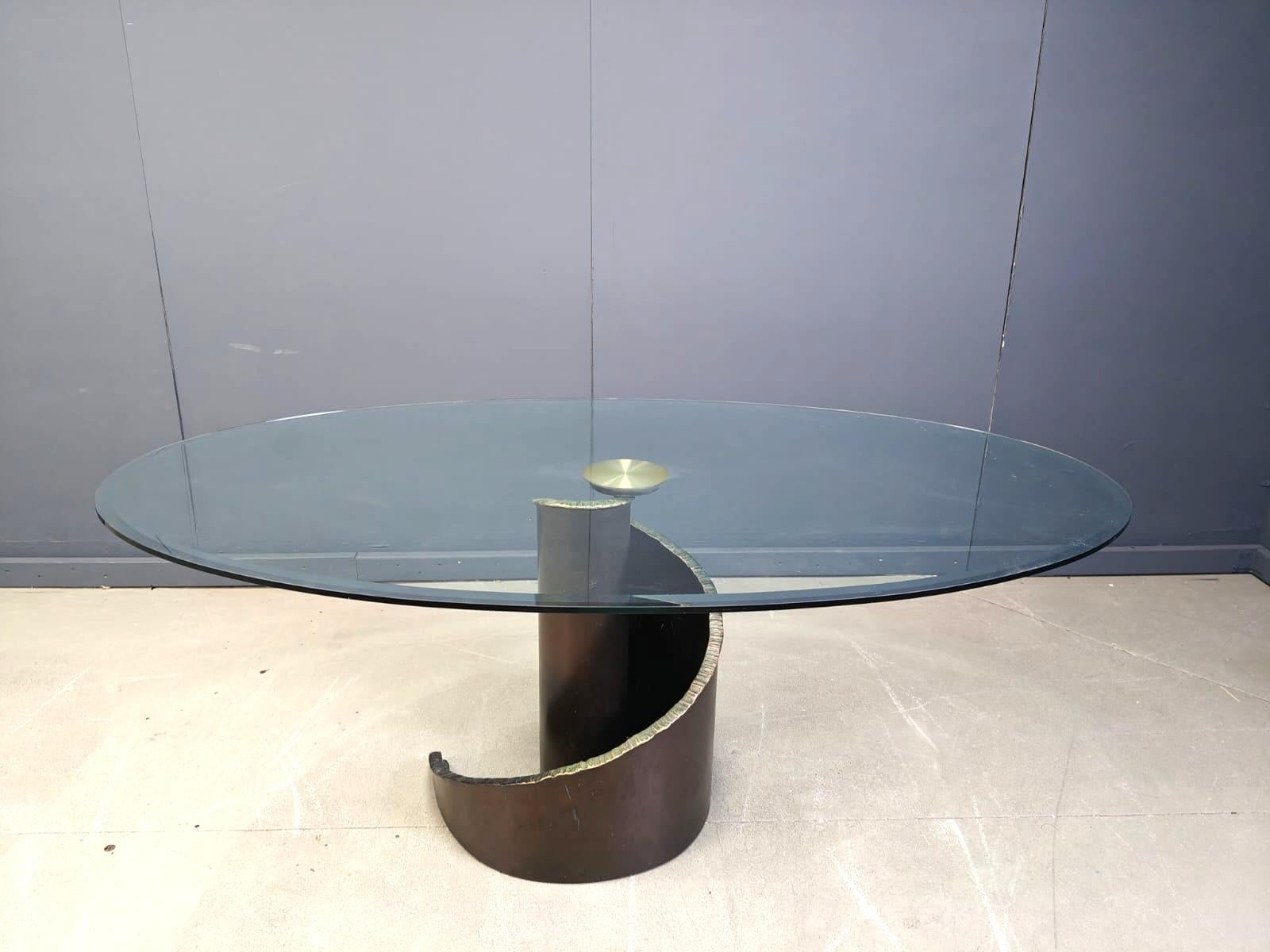 Brutalisme 1990 Table de salle à manger en verre et bronze de style Brutaliste par Barilone pour Roche Bobois en vente