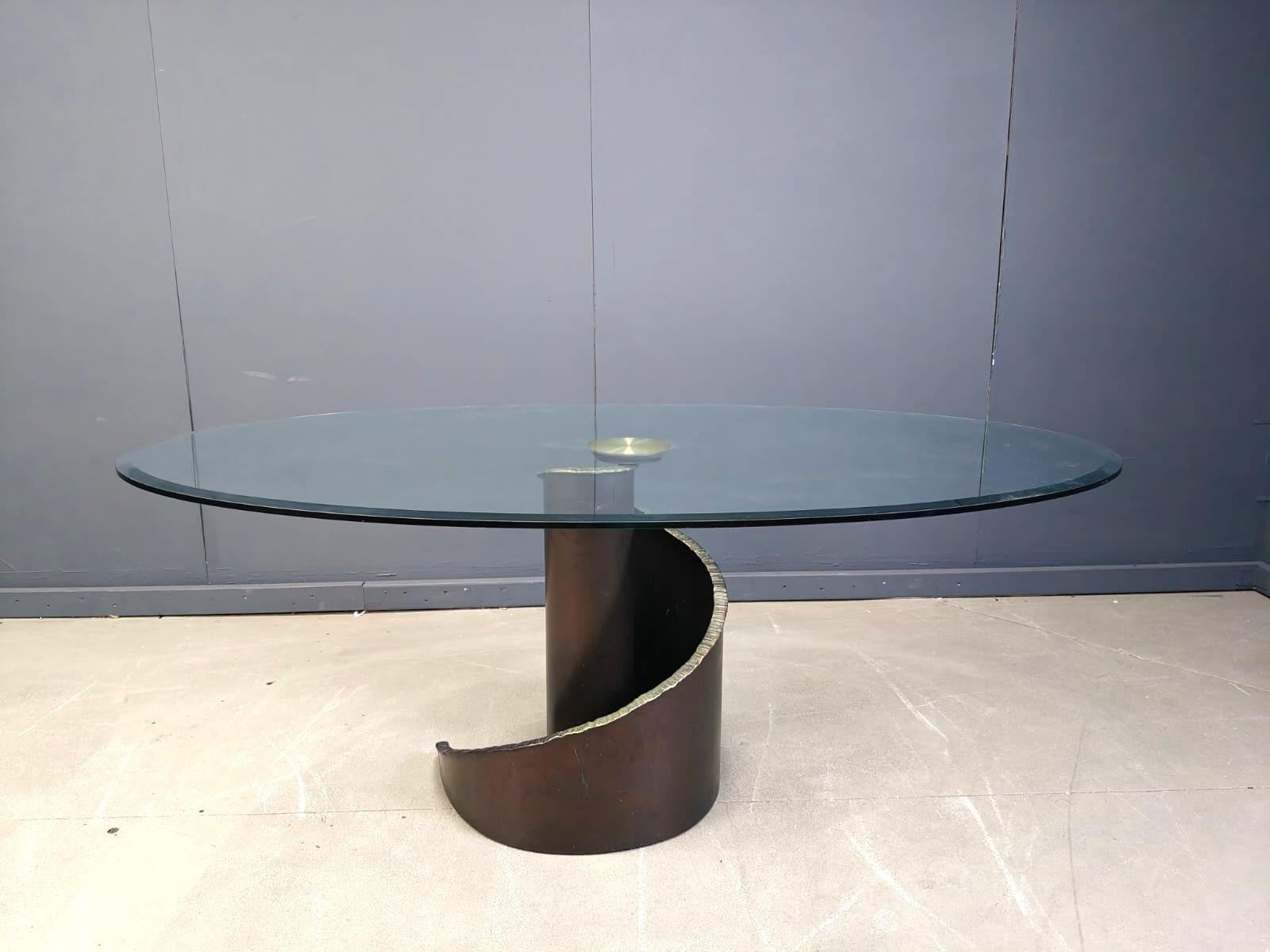 Belge 1990 Table de salle à manger en verre et bronze de style Brutaliste par Barilone pour Roche Bobois en vente