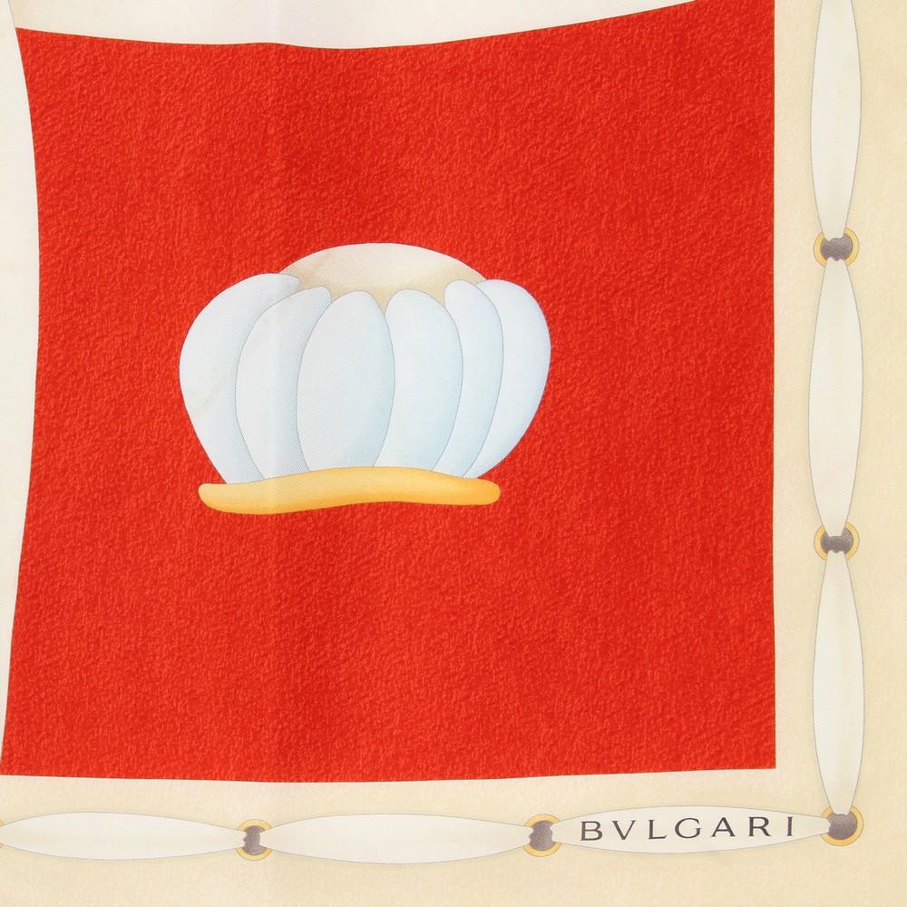 Bulgari foulard designed by Davide Pizzigoni. Red and ivory printed silk.

The item shows some small imperfections, as shown in the pictures.

90s

Made in Italy

Measurements: 90 x 90 cm

100% Silk

Shows small flaws
