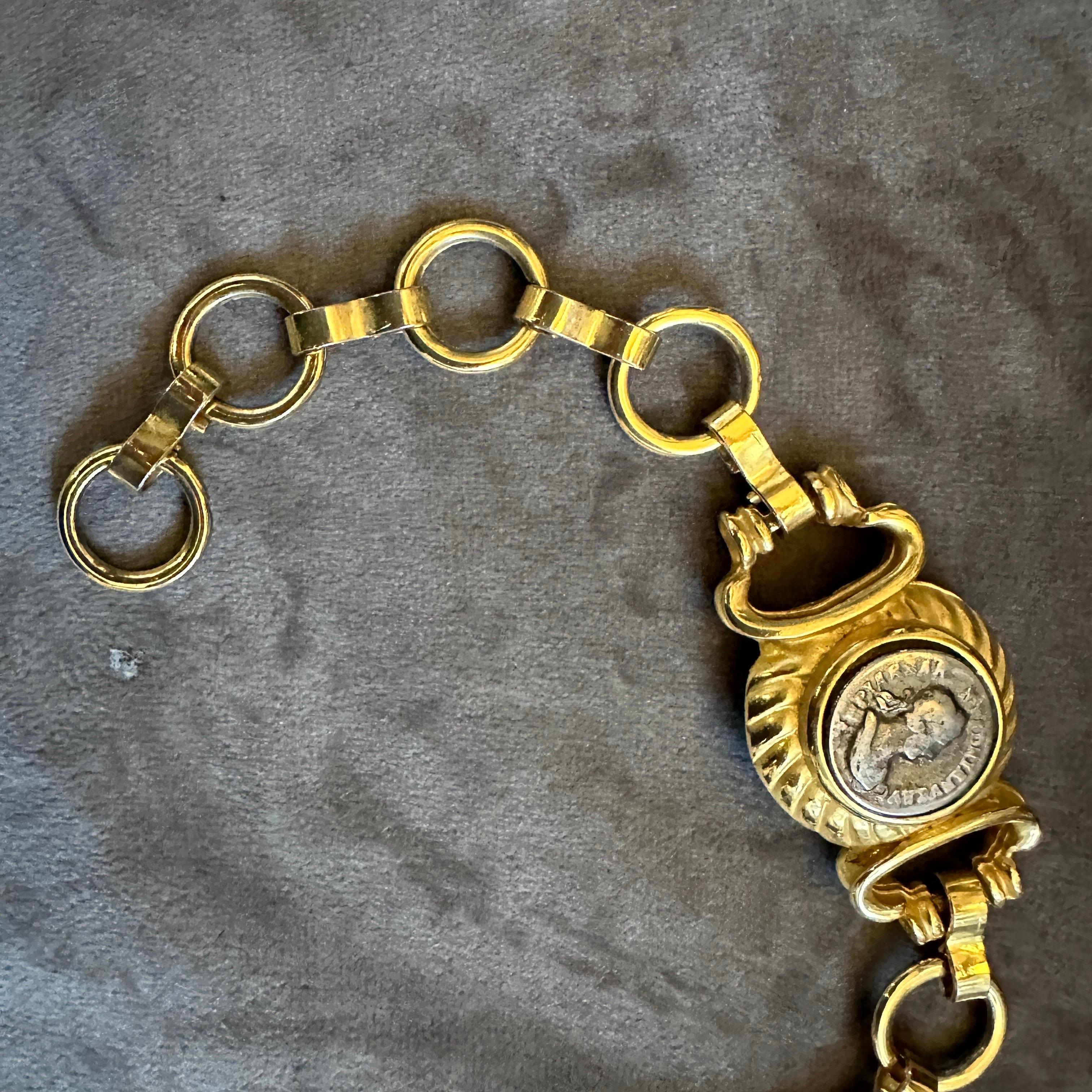 1990s Bulgari Inspired Neo Classical Brass Italian Coin Bracelet en Excelente estado para la venta en Aci Castello, IT