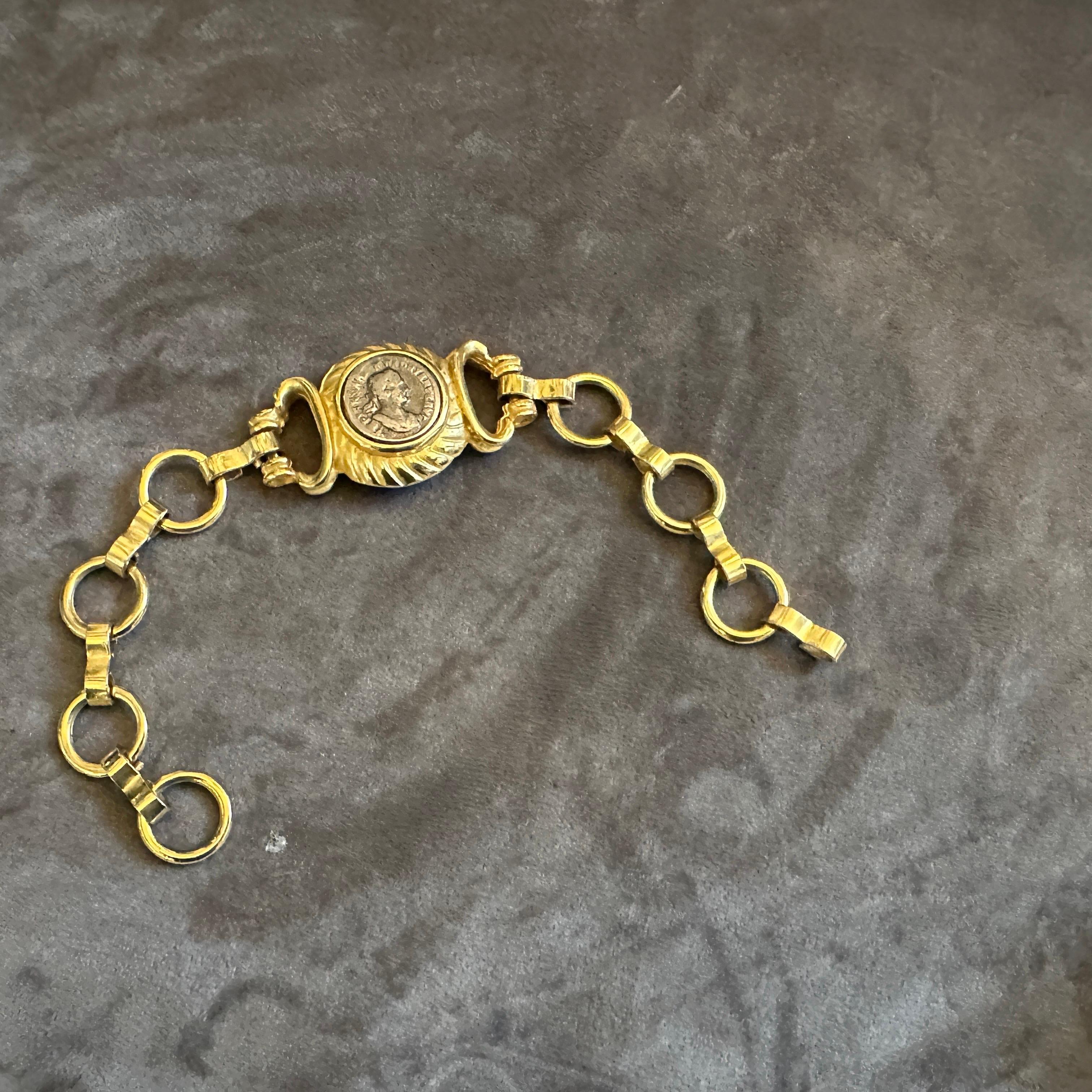 Femenino o masculino 1990s Bulgari Inspired Neo Classical Brass Italian Coin Bracelet en venta
