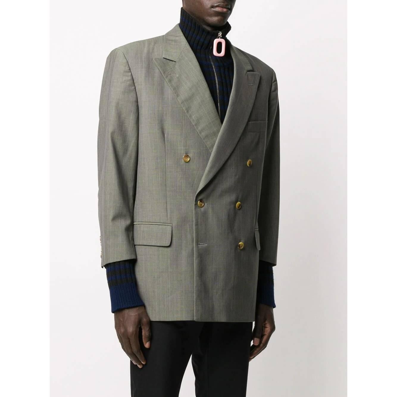 Burberry grey-green virgin wool jacket with Prince of Wales pattern. Classic collar with peak lapels, double-breasted front closure with buttons. Three-quarter sleeves, lightly padded shoulders, buttoned cuffs, a breast pocket and two front flap
