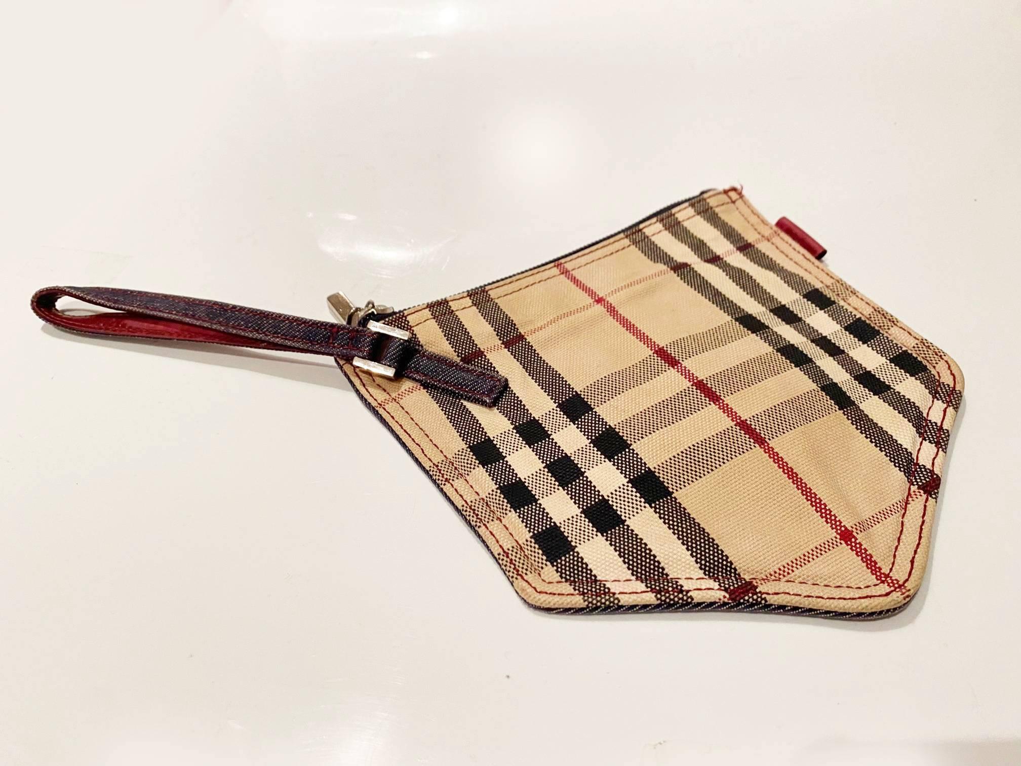 1990s Burberry Pocket Shaped  Wristlet Pouch In Good Condition For Sale In London, GB