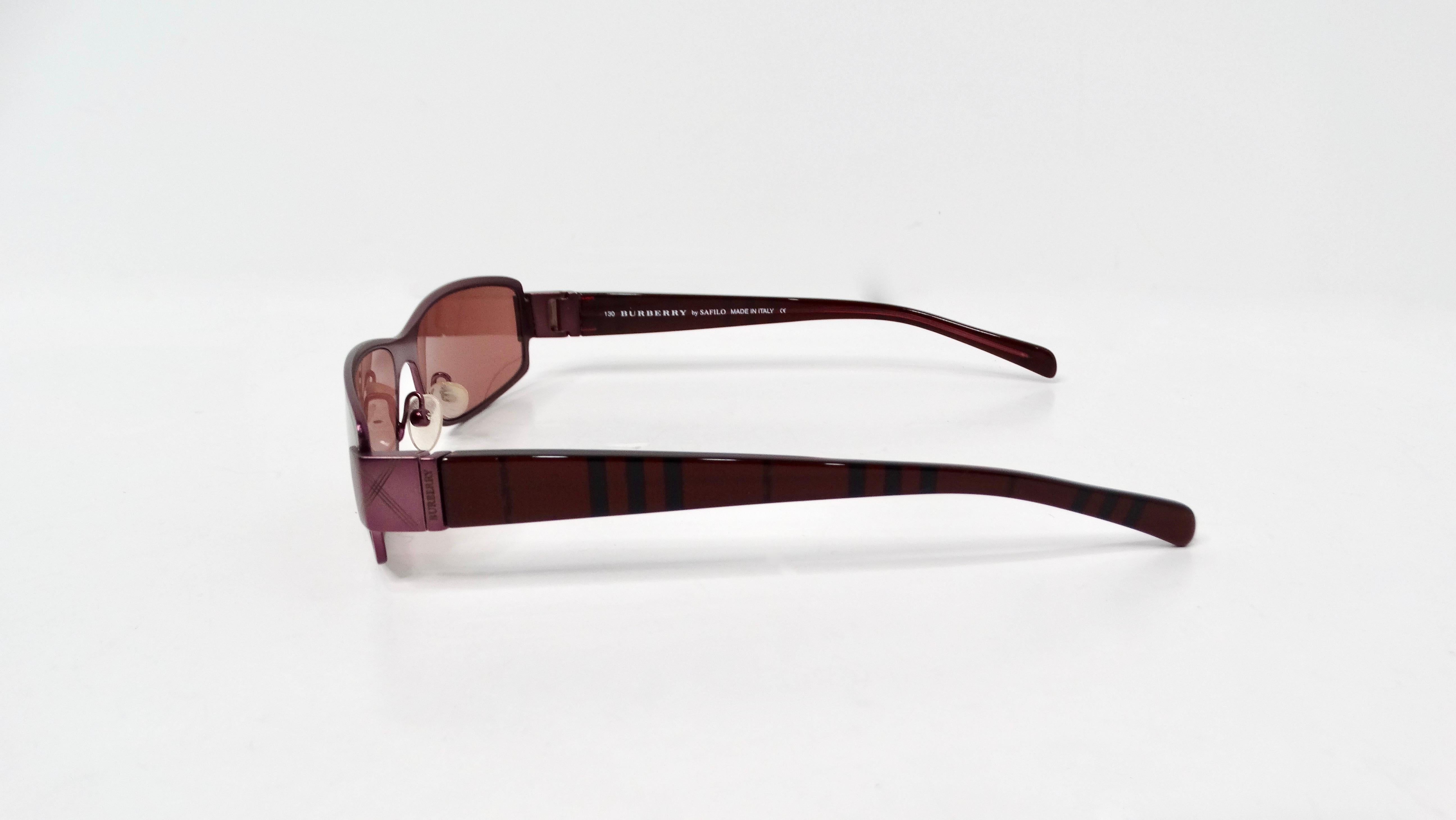 Occhiali da sole Burberry anni '90 a quadri viola con montatura rettangolare colorata In condizioni buone in vendita a Scottsdale, AZ